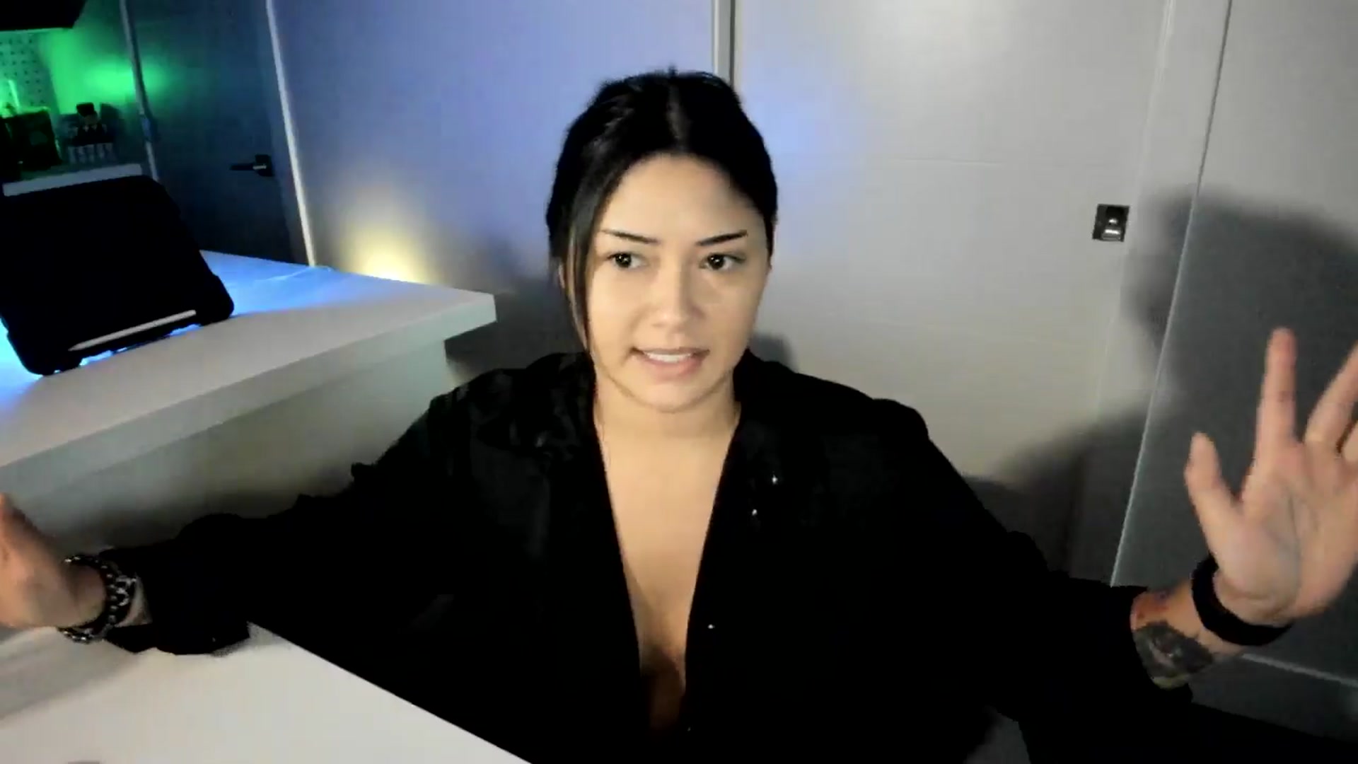 Gallery image thumbnail from YourGoddessLu's myfreecams stream on, 11/05/2025, 01:03 image 6 of 20