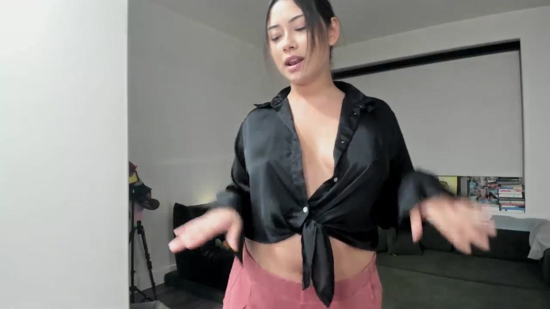 Gallery image thumbnail from YourGoddessLu's myfreecams stream on, 11/05/2025, 03:05 image 20 of 20