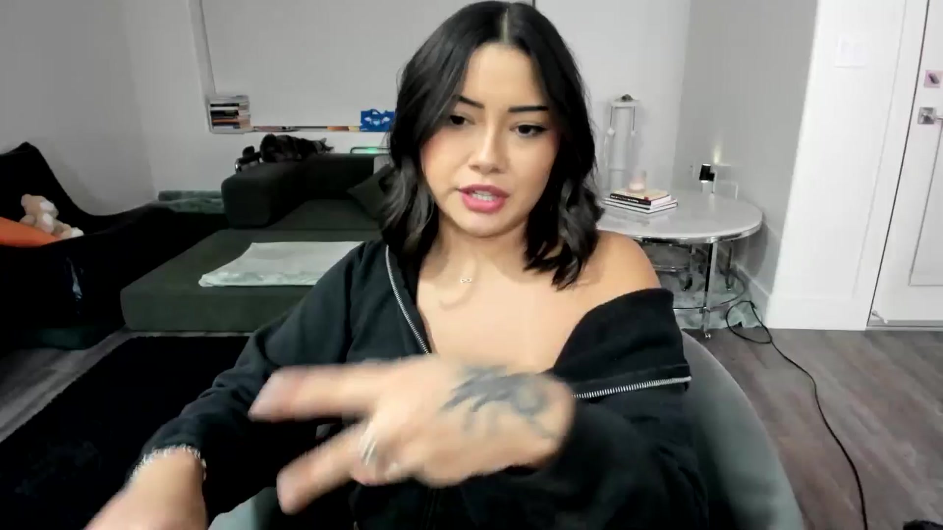 Gallery image thumbnail from YourGoddessLu's myfreecams stream on, 11/06/2025, 05:07 image 18 of 20