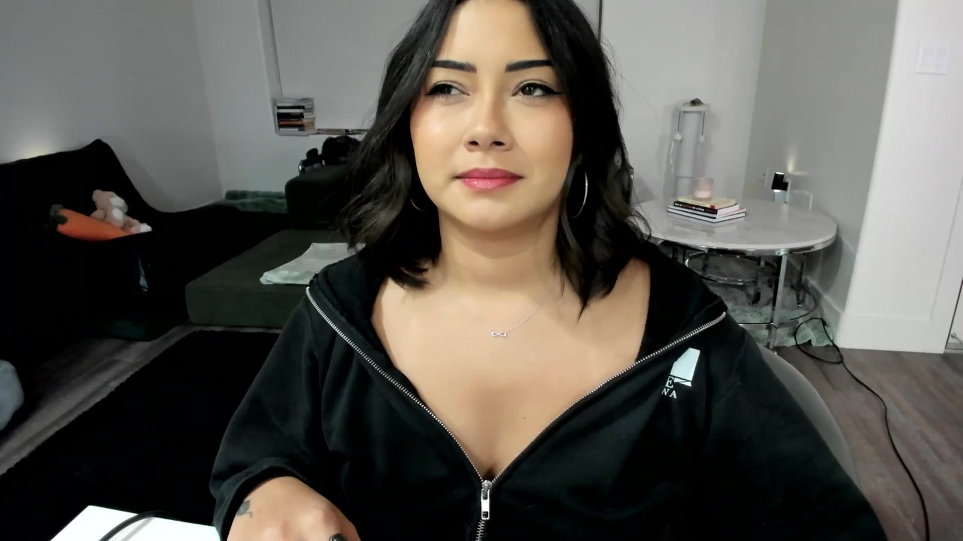 Gallery image thumbnail from YourGoddessLu's myfreecams stream on, 11/06/2025, 05:07 image 13 of 20