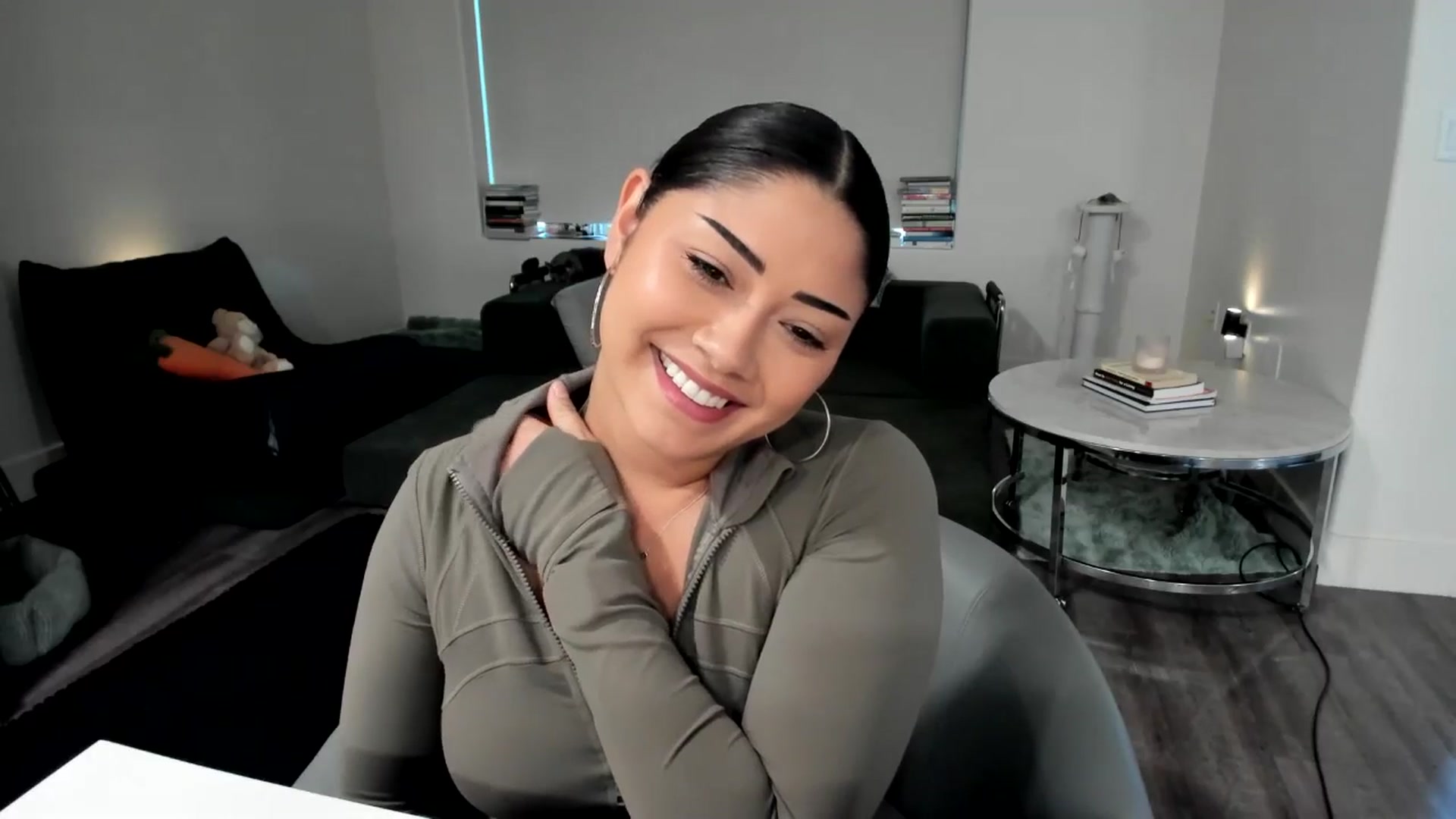 Gallery image thumbnail from YourGoddessLu's myfreecams stream on, 11/07/2025, 02:20 image 5 of 20