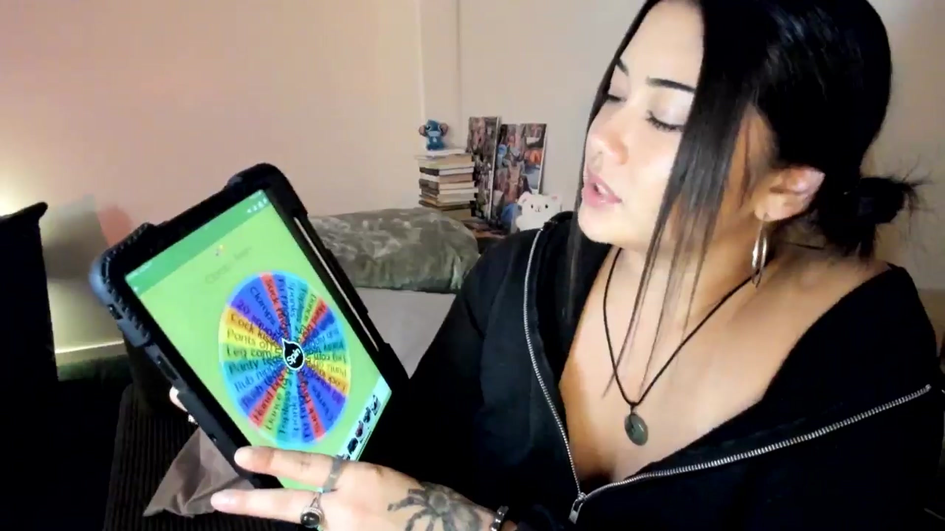 Gallery image thumbnail from YourGoddessLu's myfreecams stream on, 11/09/2025, 06:10 image 13 of 20