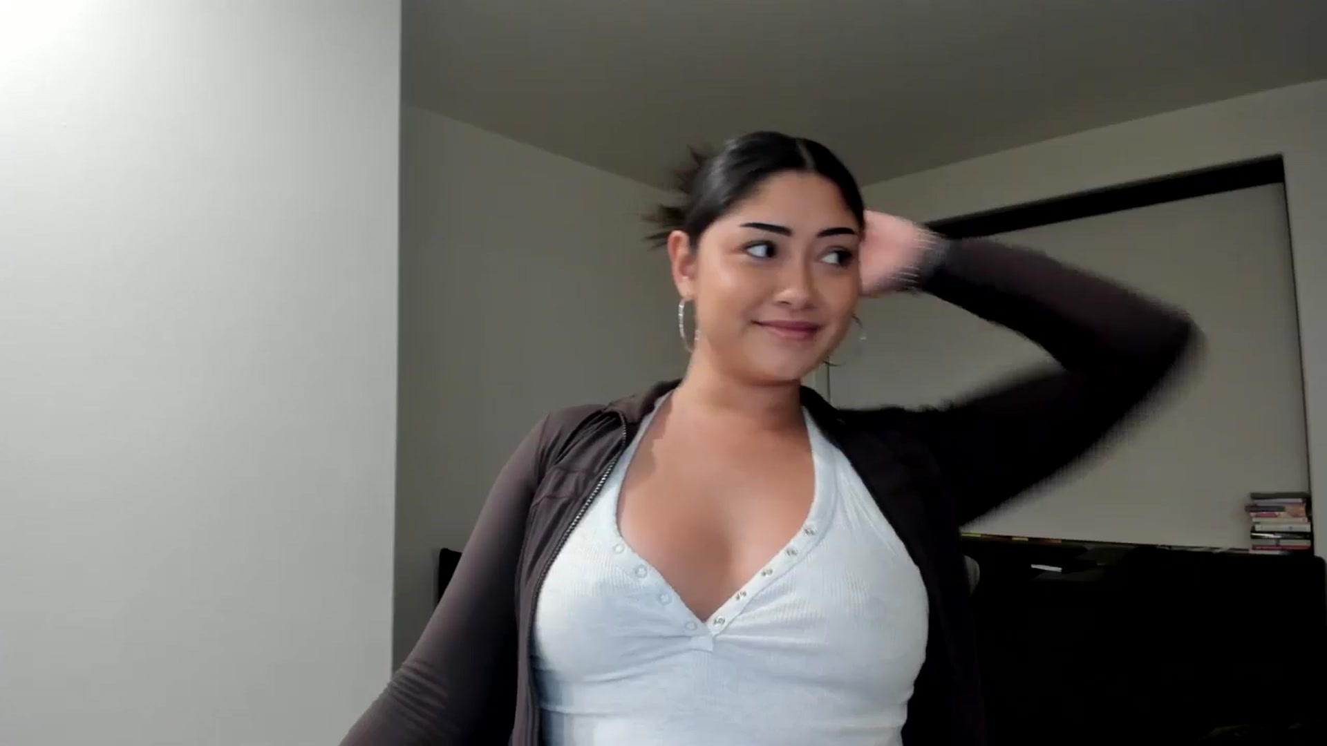 Gallery image thumbnail from YourGoddessLu's myfreecams stream on, 11/11/2025, 02:10 image 7 of 20