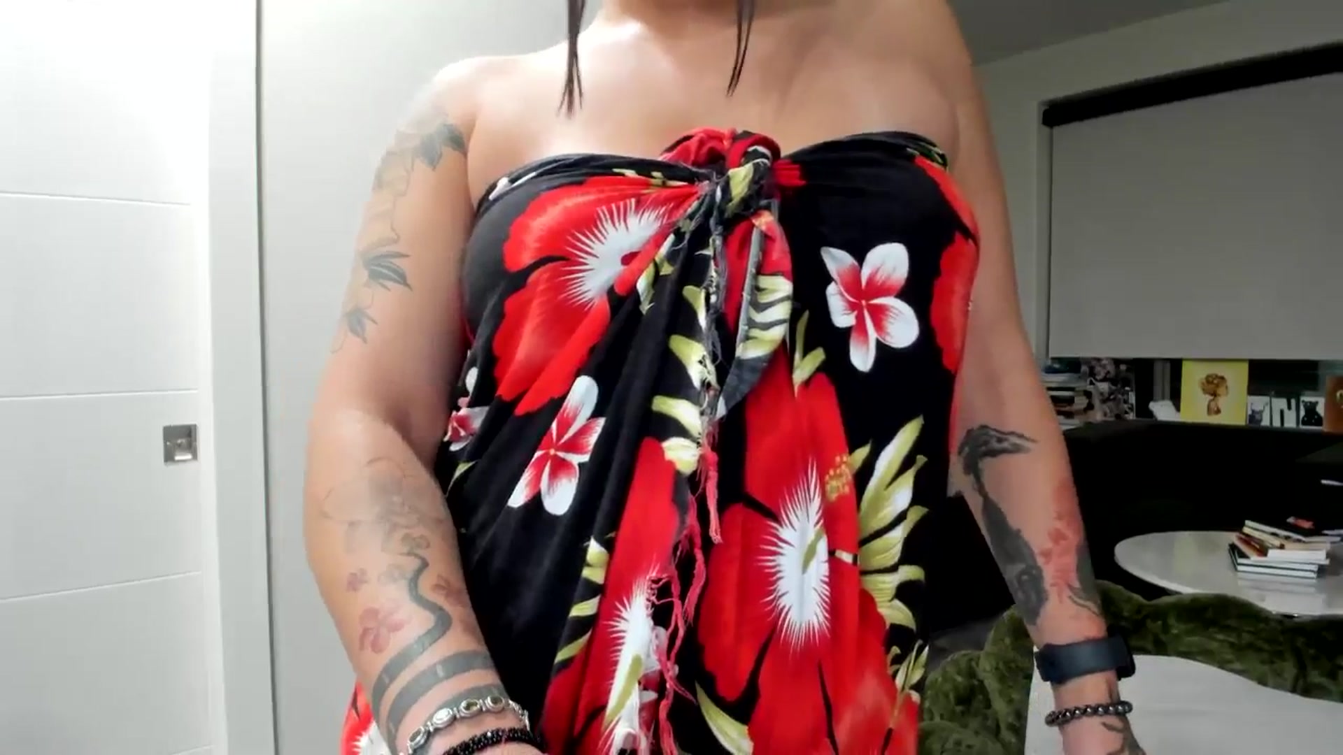 Gallery image thumbnail from YourGoddessLu's myfreecams stream on, 11/16/2025, 04:25 image 17 of 20