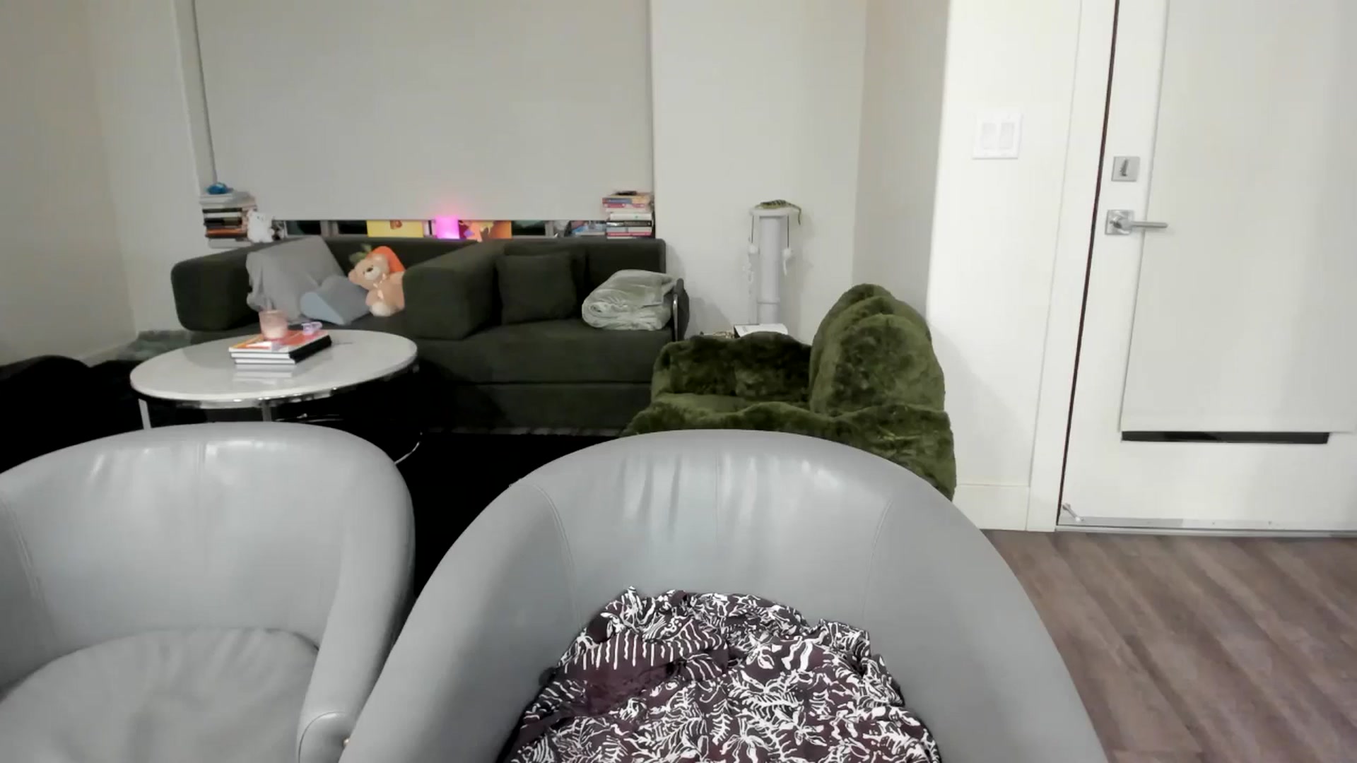 Gallery image thumbnail from YourGoddessLu's myfreecams stream on, 11/18/2025, 04:10 image 2 of 20
