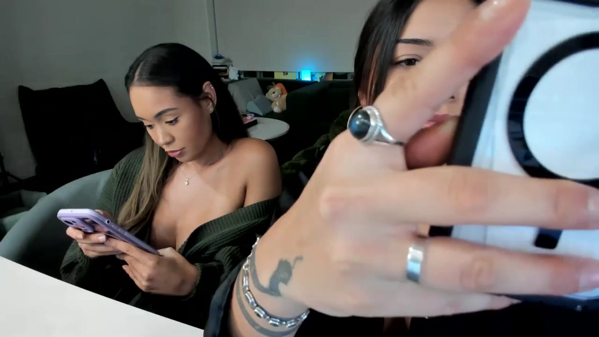 Gallery image thumbnail from YourGoddessLu's myfreecams stream on, 11/18/2025, 04:10 image 4 of 20