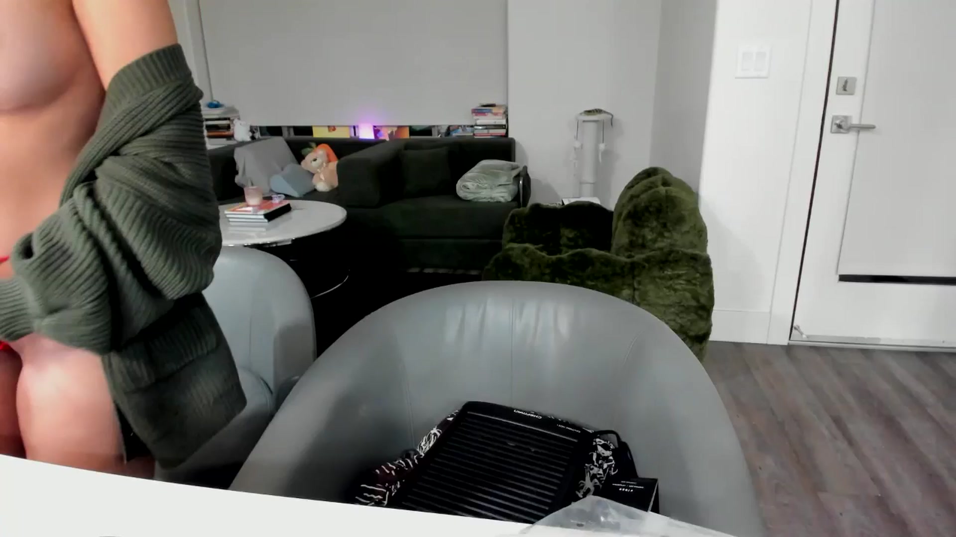 Gallery image thumbnail from YourGoddessLu's myfreecams stream on, 11/18/2025, 04:10 image 10 of 20