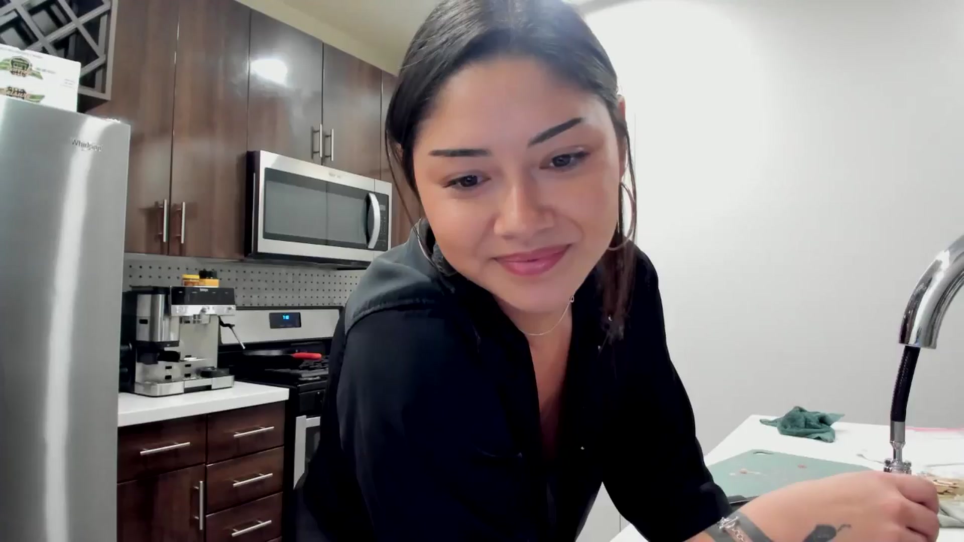Gallery image thumbnail from YourGoddessLu's myfreecams stream on, 11/18/2025, 04:10 image 14 of 20