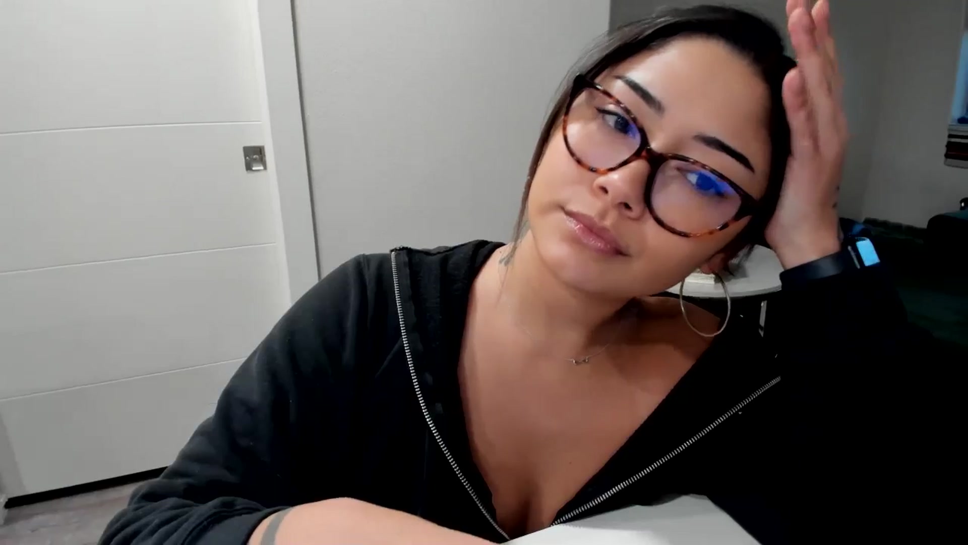 Gallery image thumbnail from YourGoddessLu's myfreecams stream on, 11/20/2025, 01:37 image 10 of 20