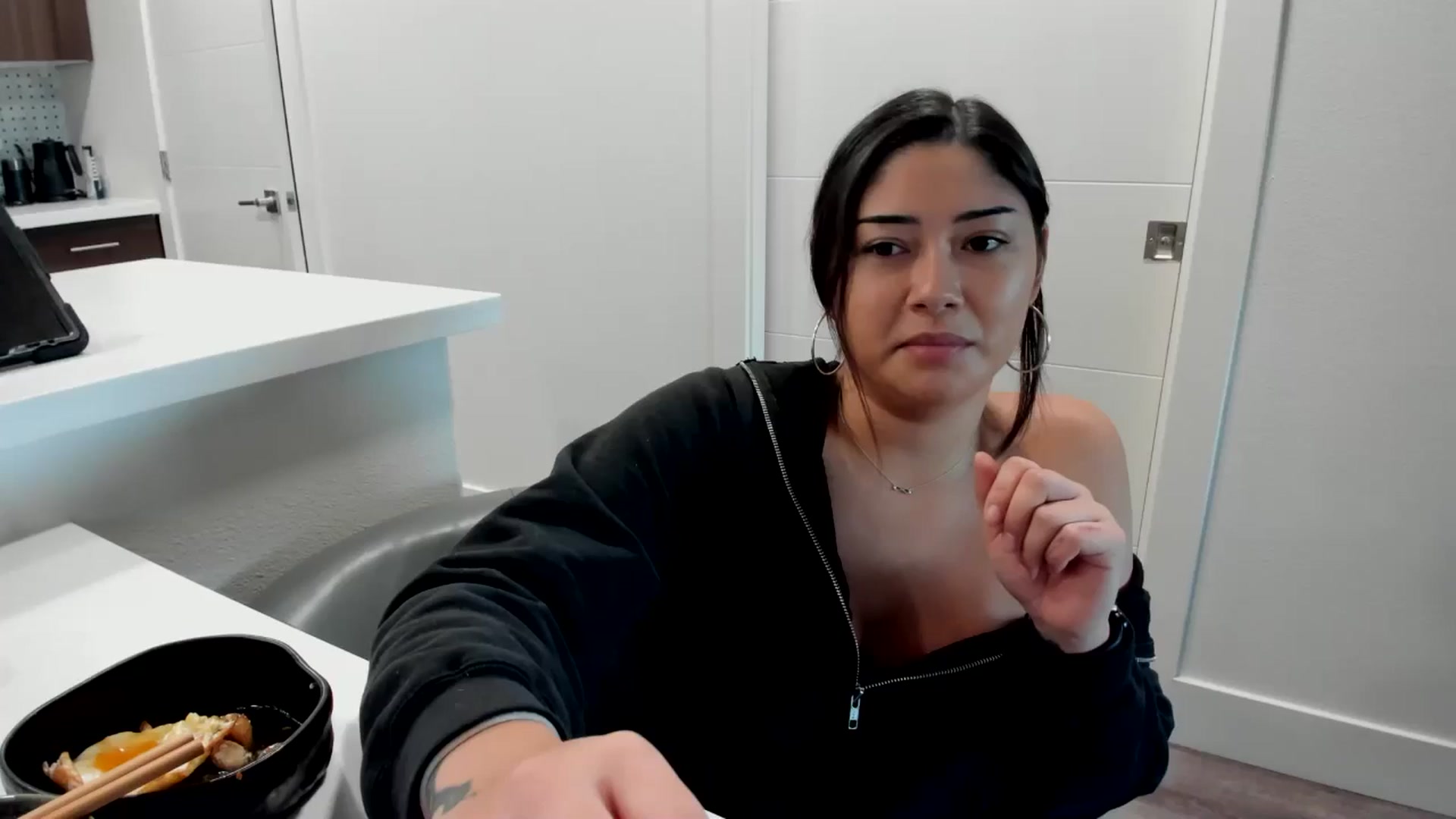 Gallery image thumbnail from YourGoddessLu's myfreecams stream on, 11/20/2025, 01:37 image 2 of 20