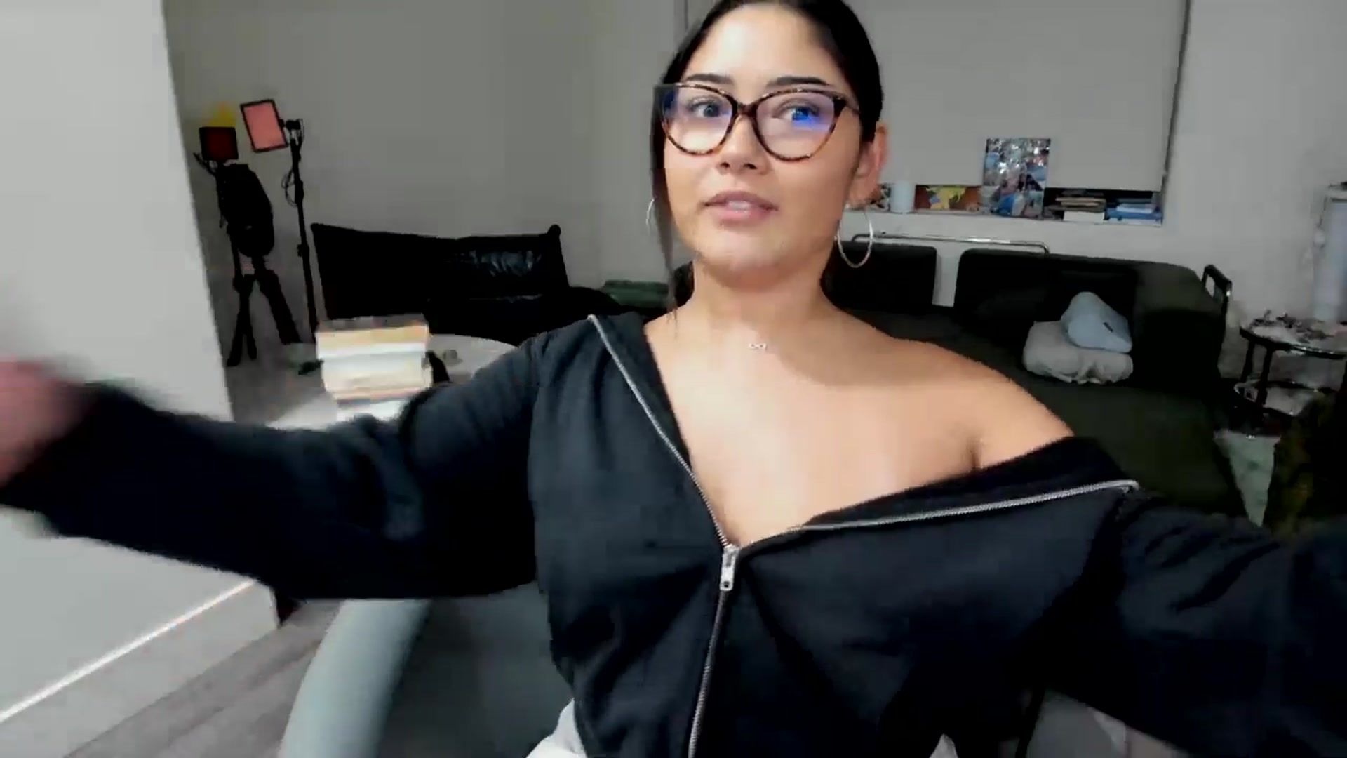 Gallery image thumbnail from YourGoddessLu's myfreecams stream on, 11/20/2025, 01:37 image 20 of 20