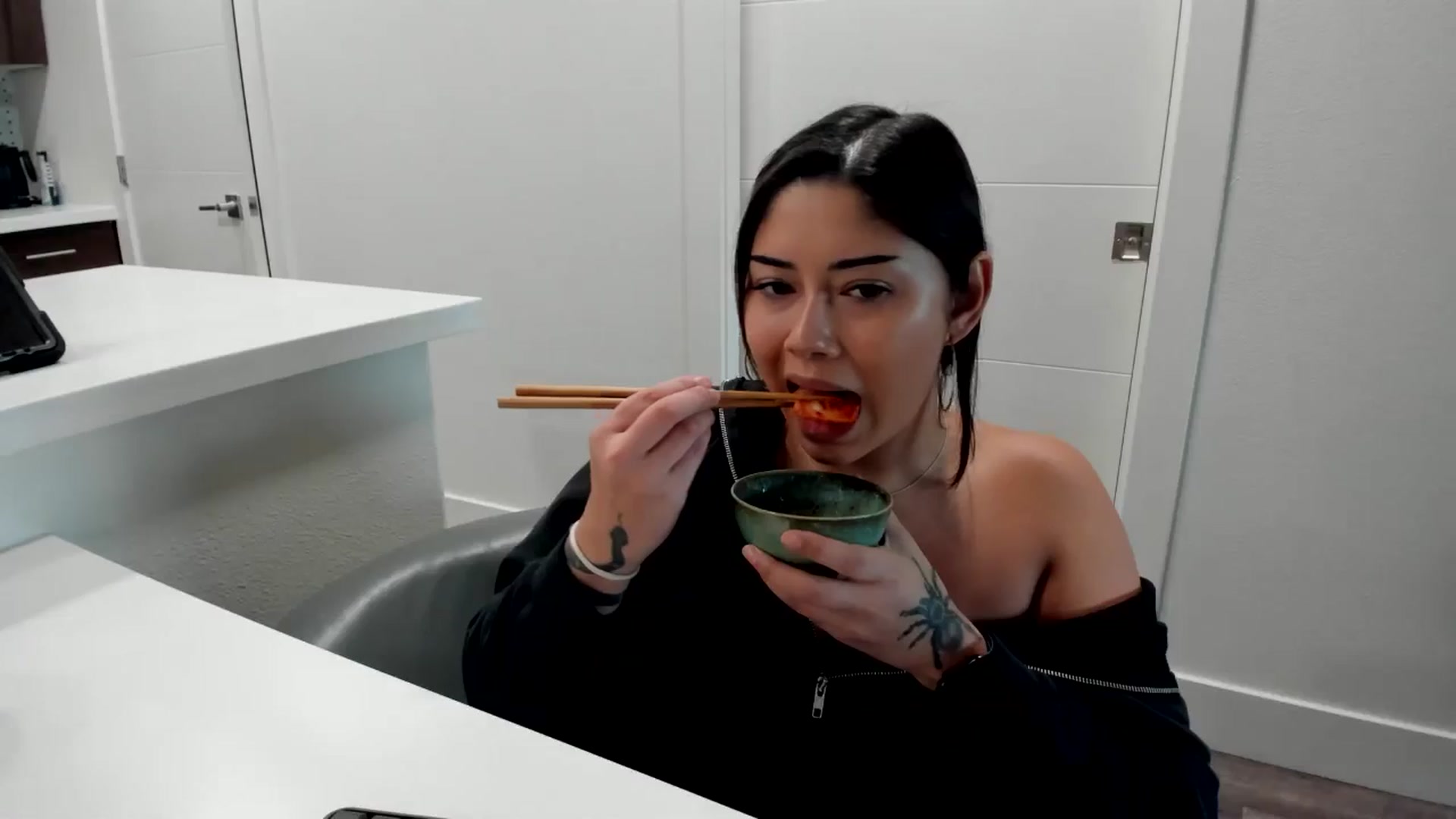 Gallery image thumbnail from YourGoddessLu's myfreecams stream on, 11/20/2025, 01:37 image 4 of 20