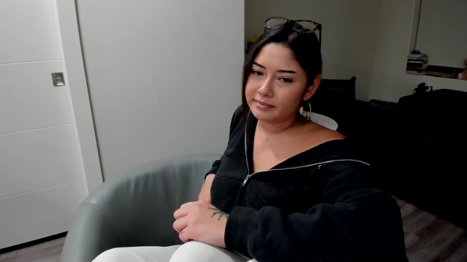 Gallery image thumbnail from YourGoddessLu's myfreecams stream on, 11/20/2025, 01:37 image 17 of 20