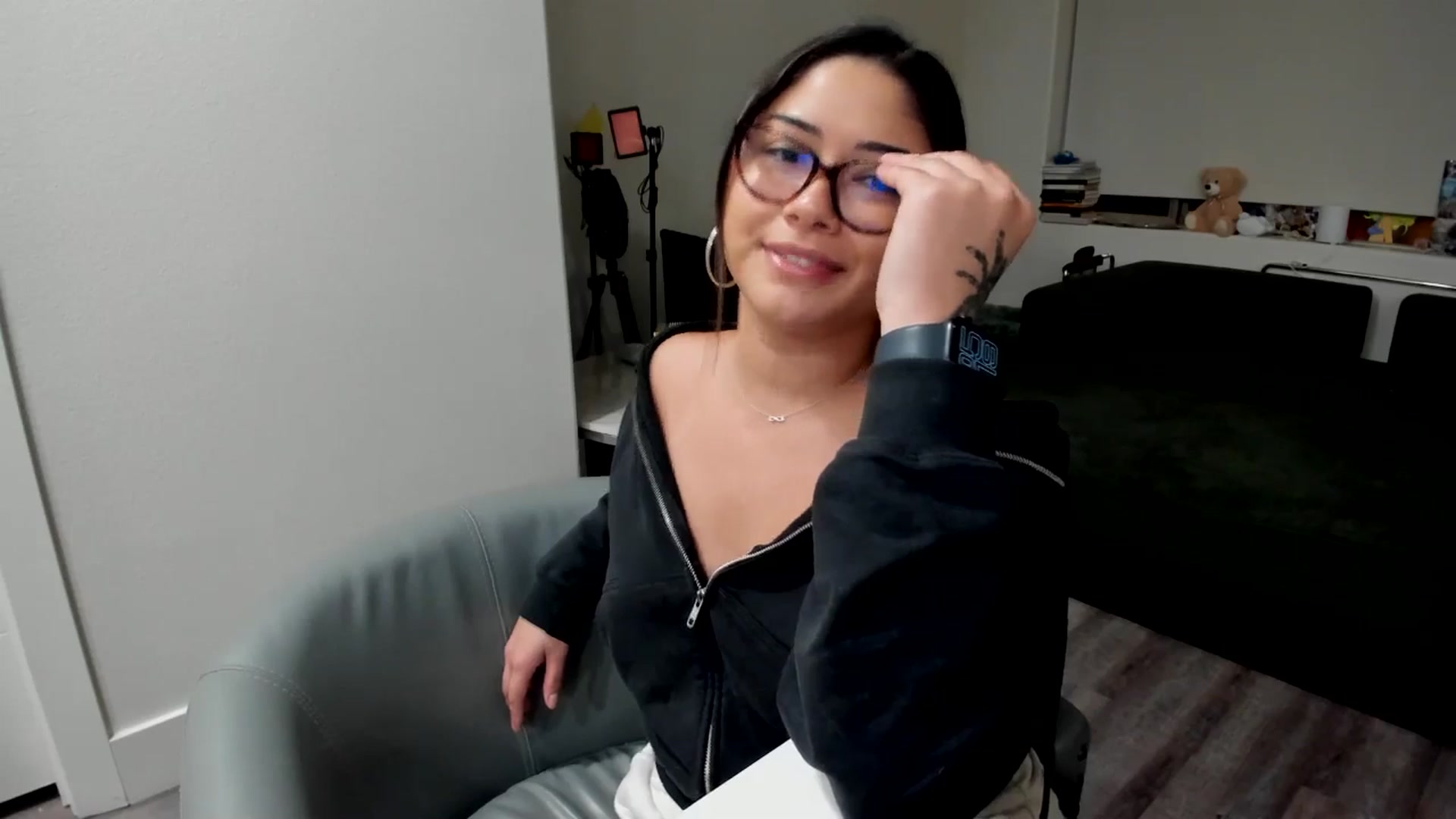 Gallery image thumbnail from YourGoddessLu's myfreecams stream on, 11/20/2025, 01:37 image 18 of 20