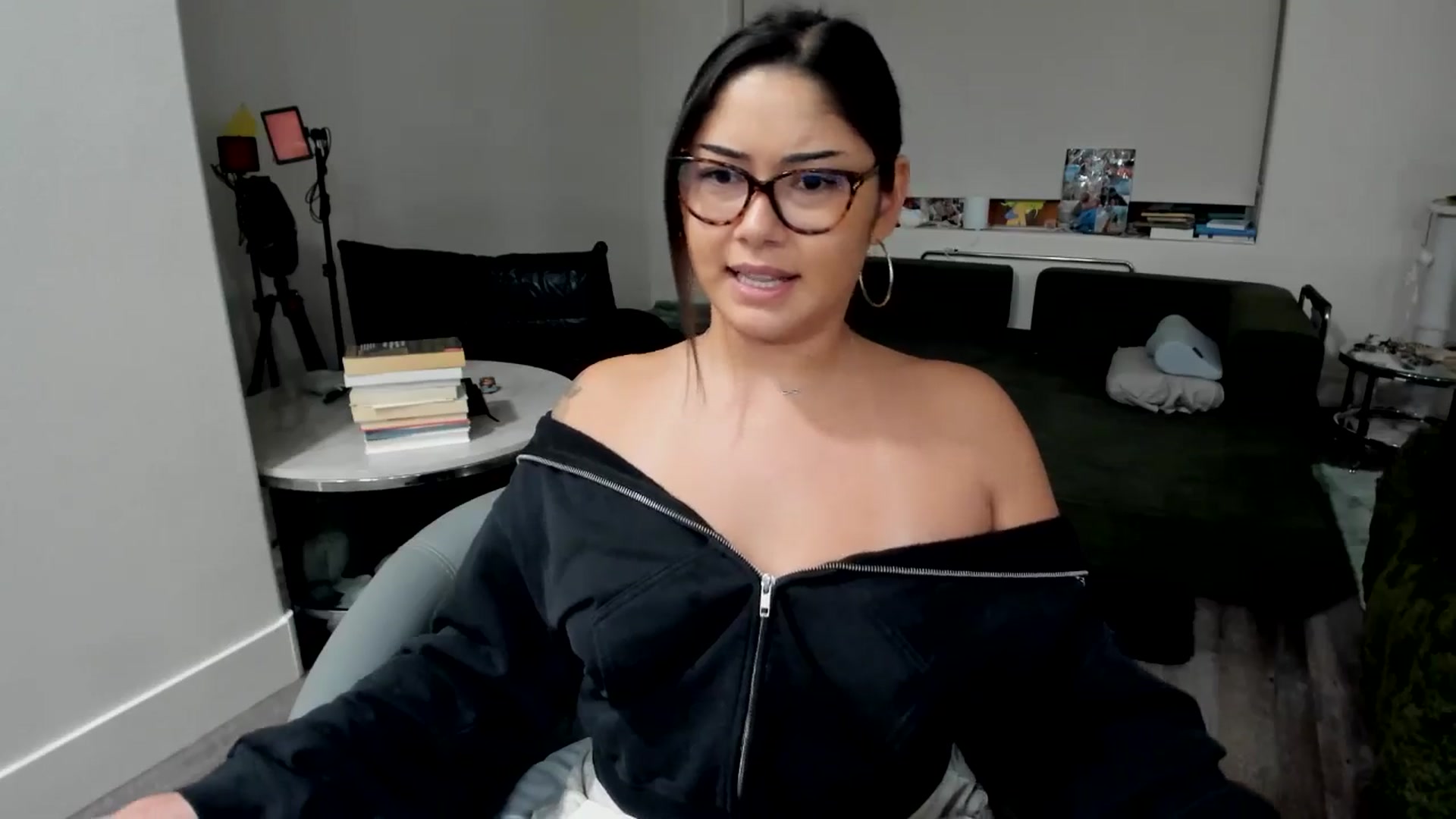 Gallery image thumbnail from YourGoddessLu's myfreecams stream on, 11/20/2025, 01:37 image 19 of 20