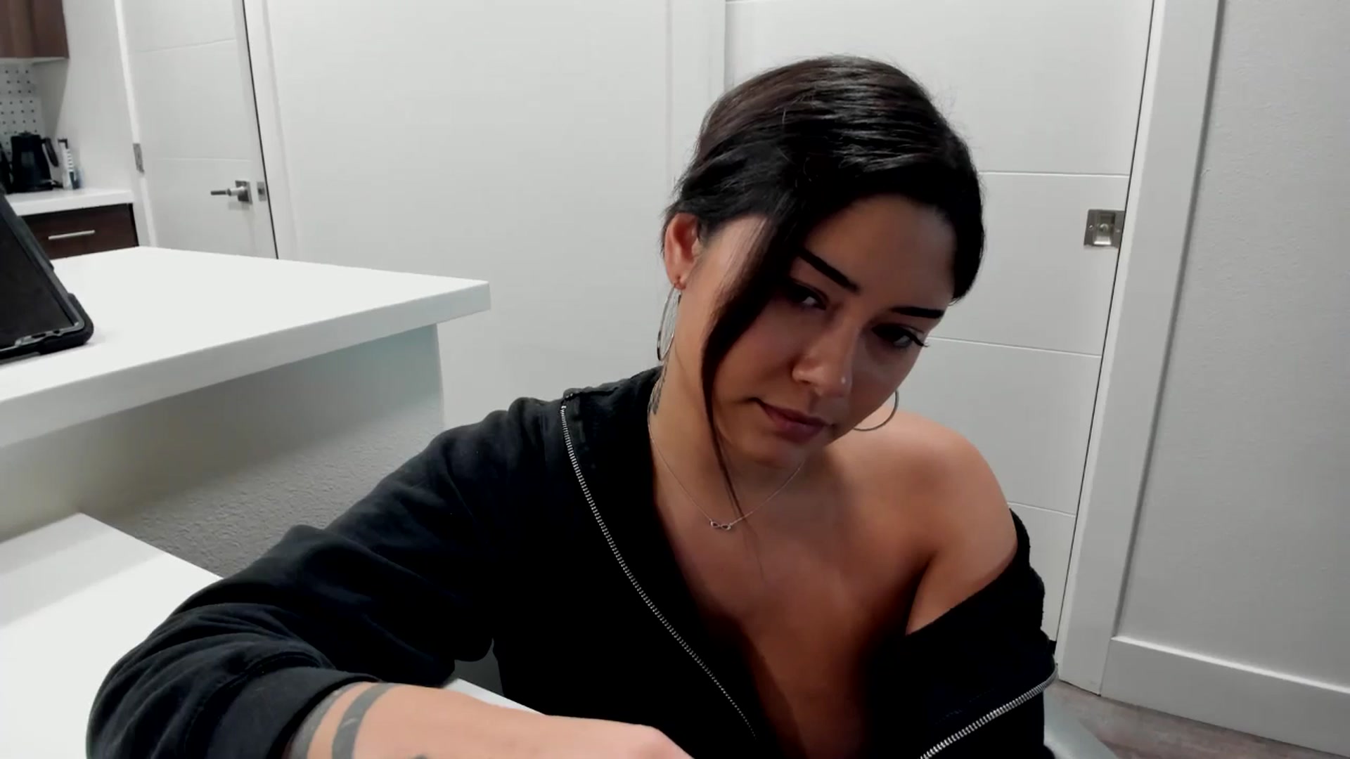 Gallery image thumbnail from YourGoddessLu's myfreecams stream on, 11/20/2025, 01:37 image 5 of 20