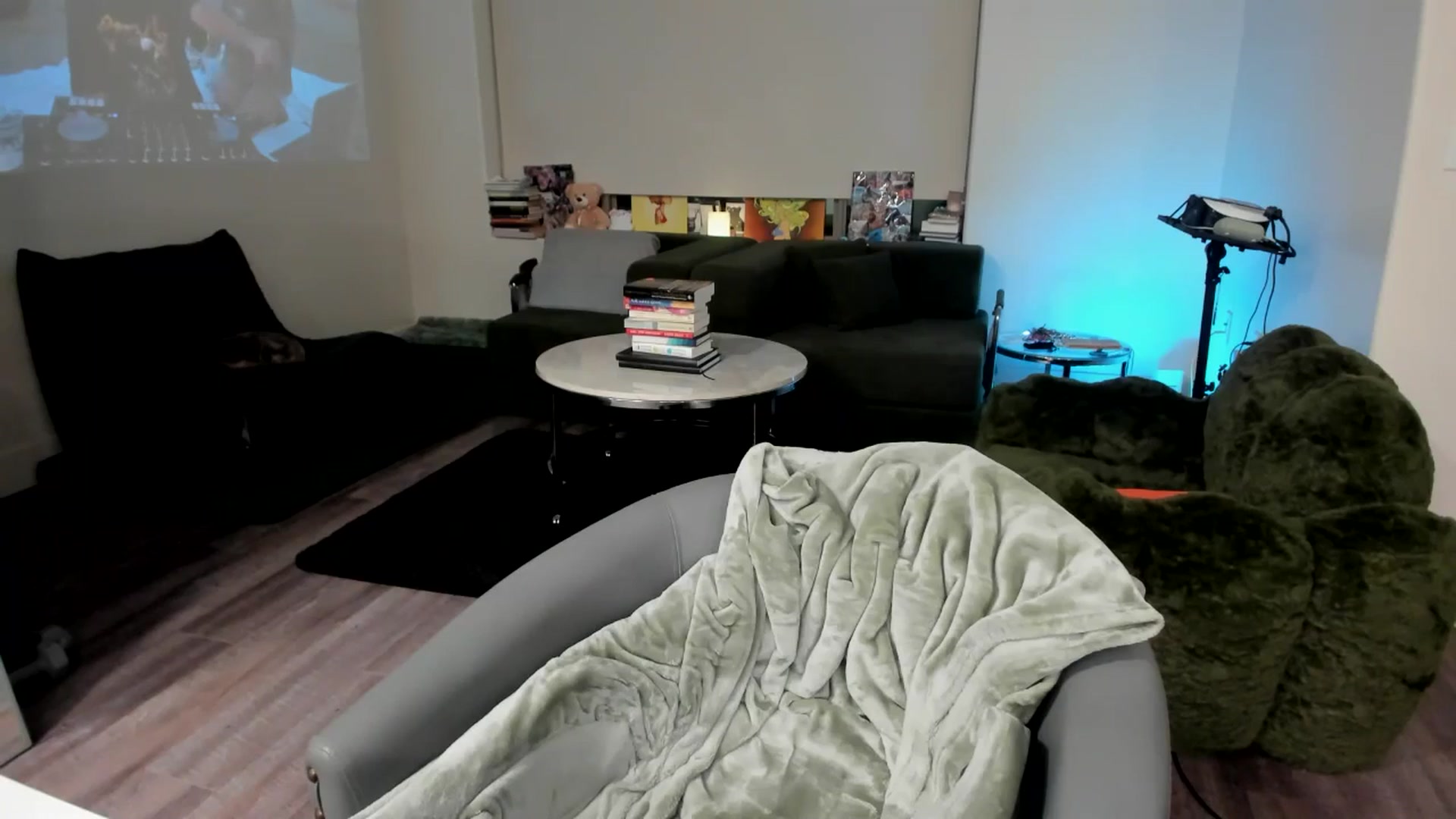 Gallery image thumbnail from YourGoddessLu's myfreecams stream on, 11/22/2025, 09:19 image 12 of 20