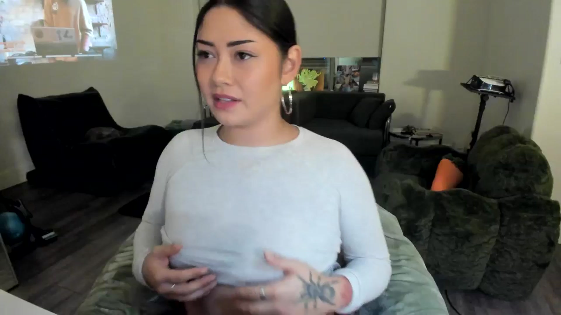 Gallery image thumbnail from YourGoddessLu's myfreecams stream on, 11/23/2025, 05:03 image 16 of 20