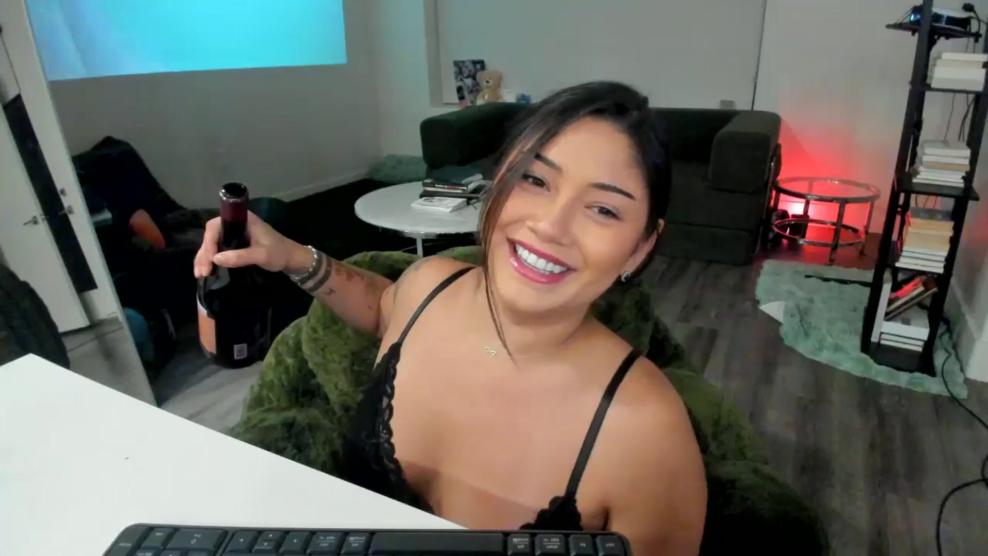 Gallery image thumbnail from YourGoddessLu's myfreecams stream on, 11/28/2025, 07:34 image 18 of 20