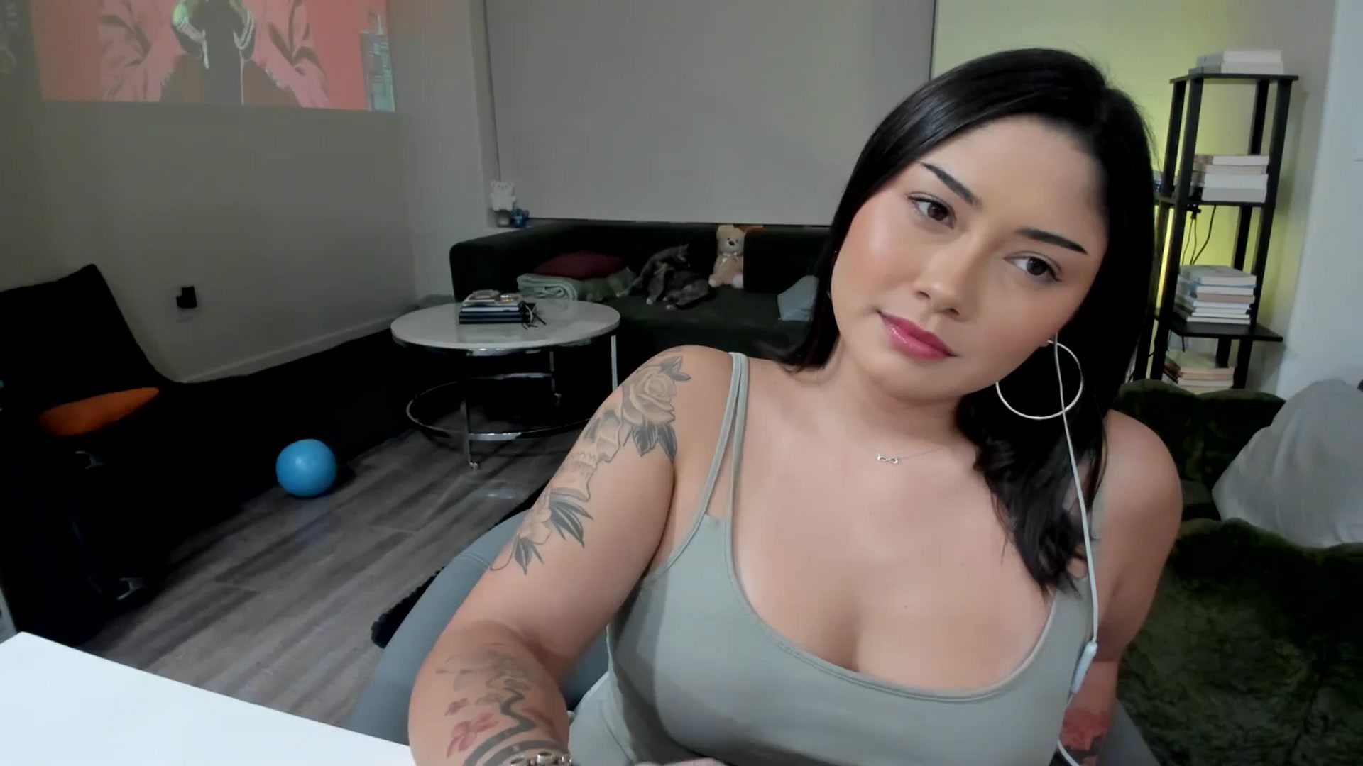 Gallery image thumbnail from YourGoddessLu's myfreecams stream on, 12/11/2025, 03:01 image 4 of 20