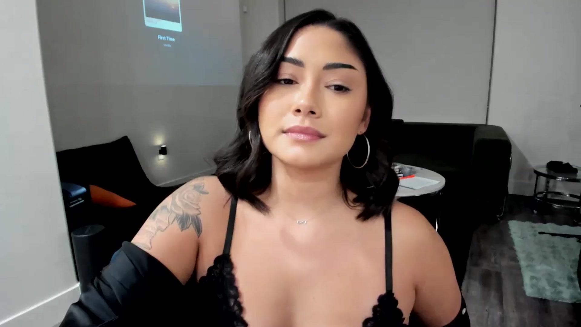 Gallery image thumbnail from YourGoddessLu's myfreecams stream on, 12/13/2025, 04:33 image 2 of 20