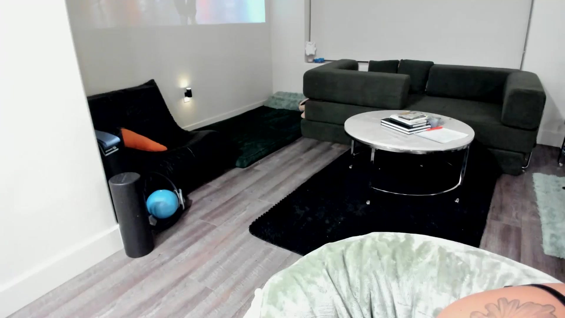 Gallery image thumbnail from YourGoddessLu's myfreecams stream on, 12/13/2025, 04:33 image 11 of 20