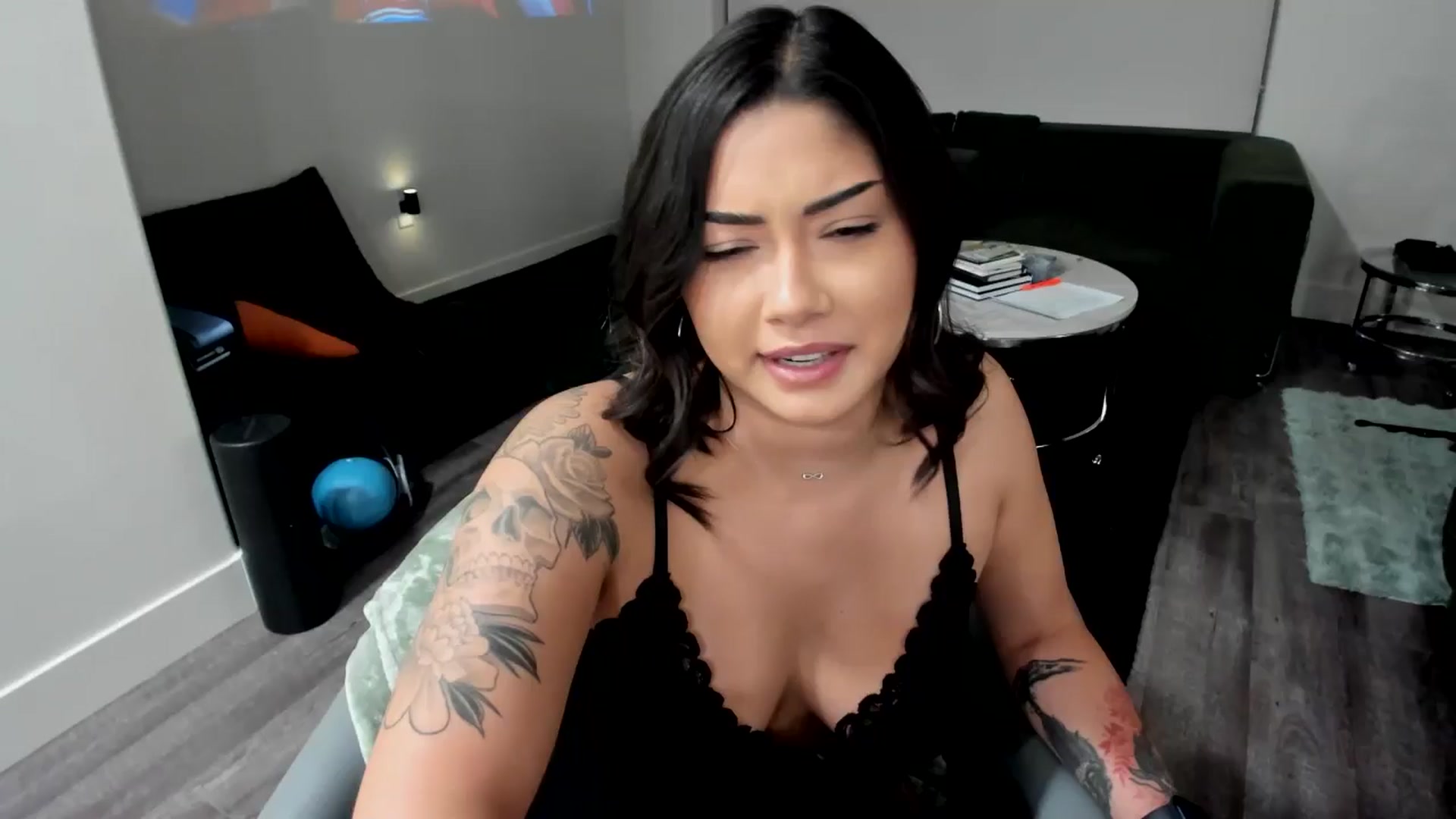 Gallery image thumbnail from YourGoddessLu's myfreecams stream on, 12/13/2025, 04:33 image 15 of 20