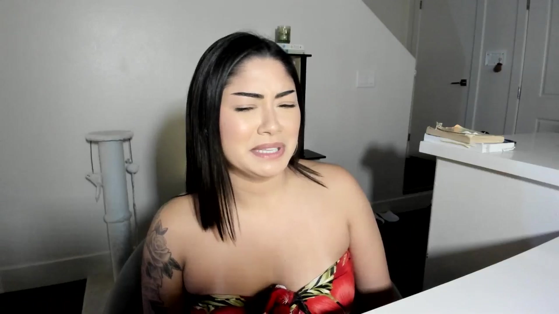 Gallery image thumbnail from YourGoddessLu's myfreecams stream on, 12/16/2025, 02:18 image 14 of 20