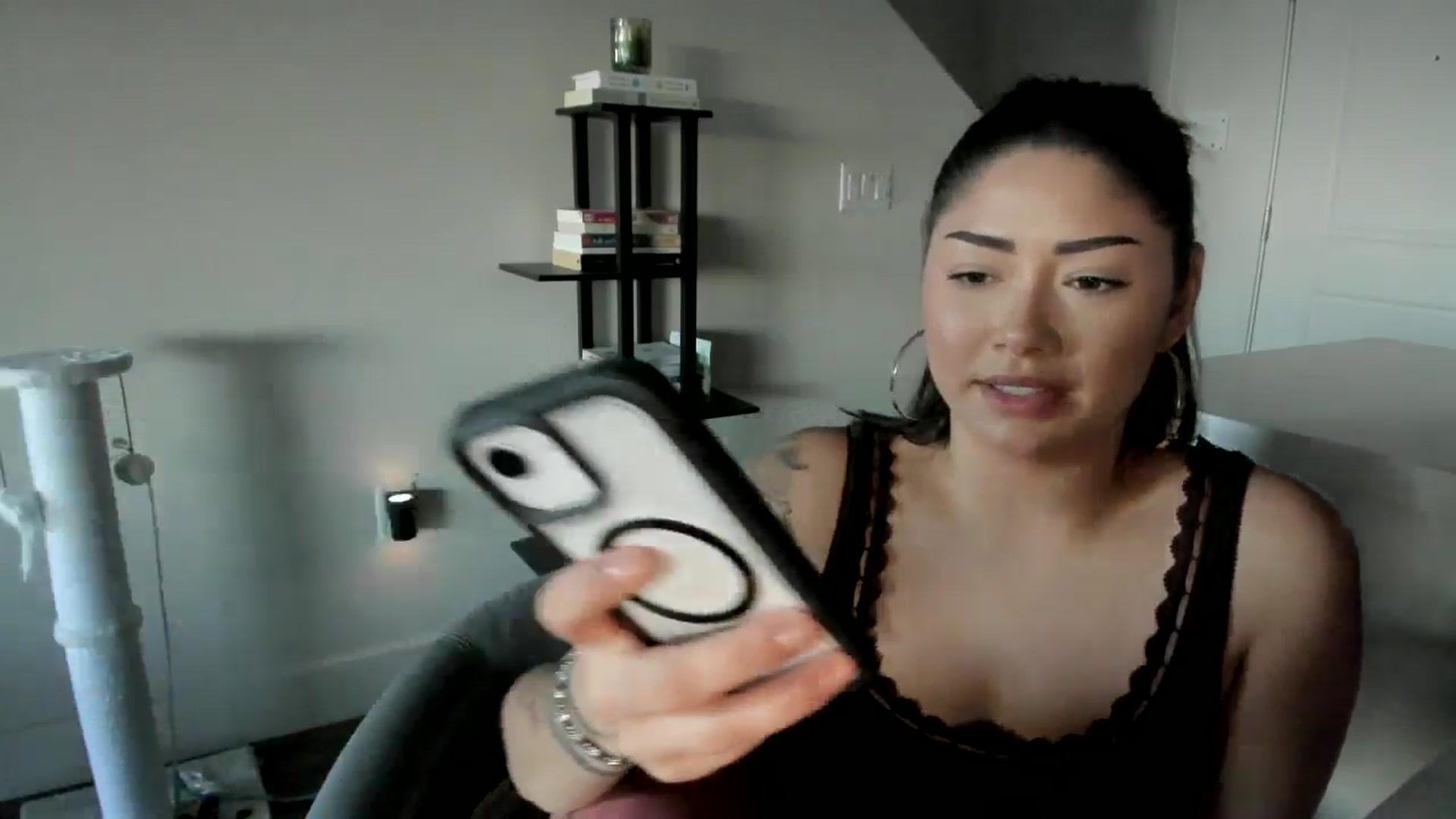 Gallery image thumbnail from YourGoddessLu's myfreecams stream on, 12/18/2025, 24:18 image 13 of 20