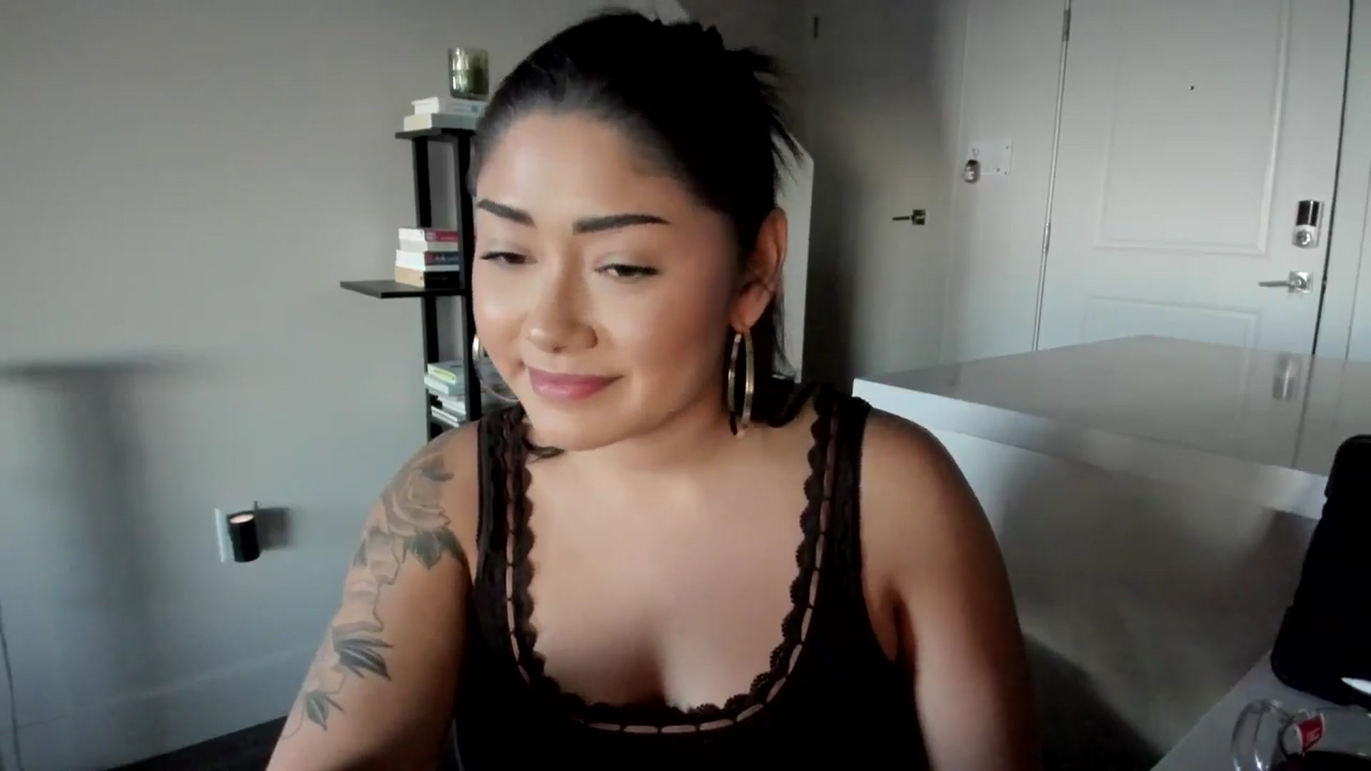 Gallery image thumbnail from YourGoddessLu's myfreecams stream on, 12/18/2025, 24:18 image 9 of 20