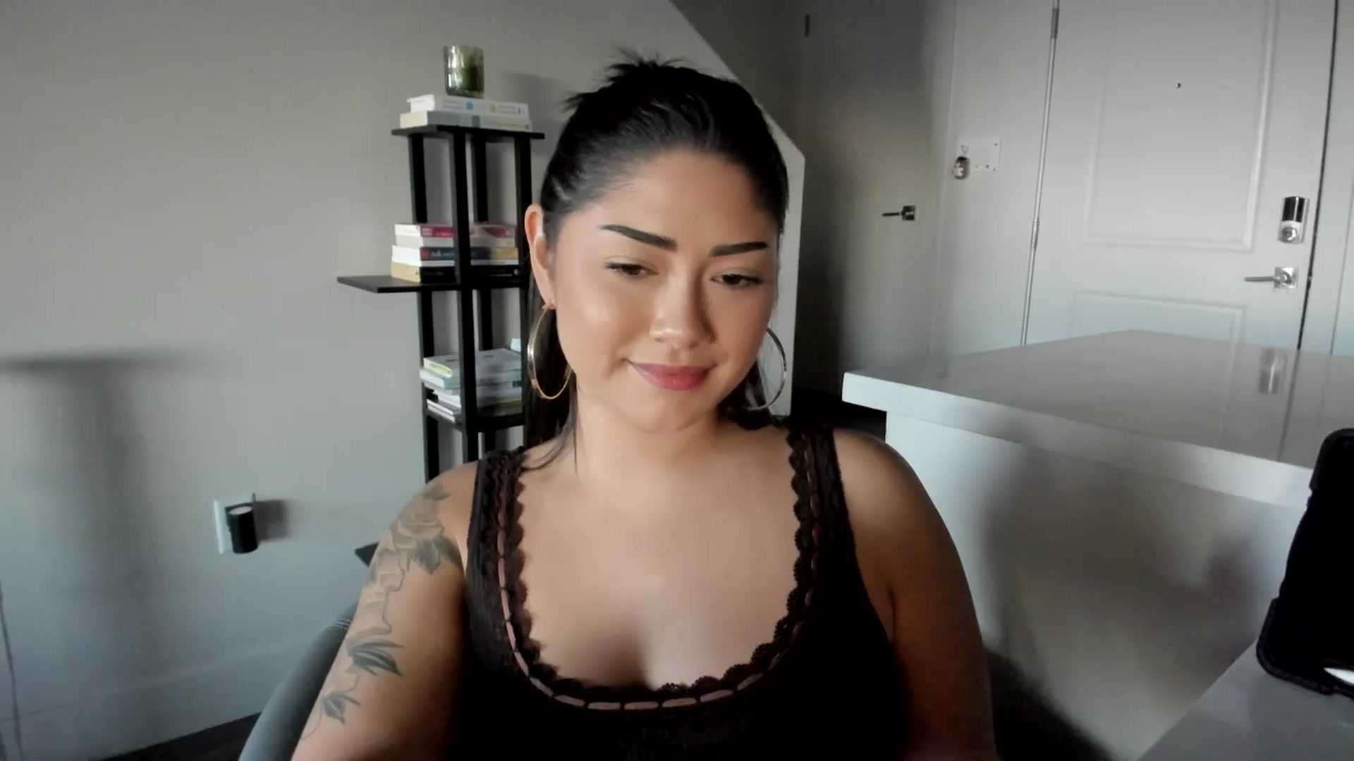 Gallery image thumbnail from YourGoddessLu's myfreecams stream on, 12/18/2025, 24:18 image 7 of 20