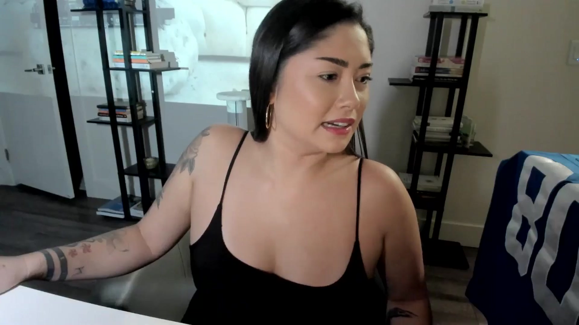 Gallery image thumbnail from YourGoddessLu's myfreecams stream on, 12/19/2025, 02:32 image 5 of 20