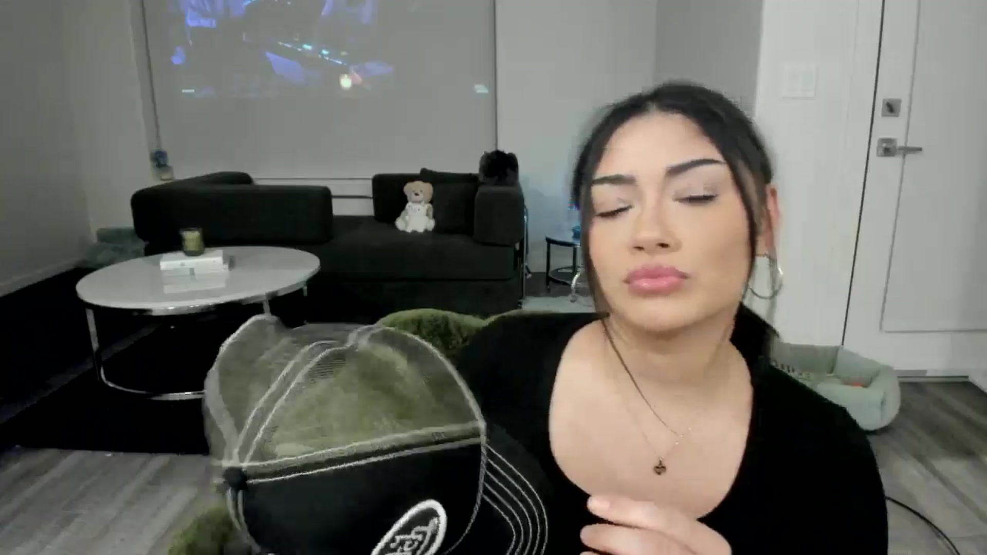 Gallery image thumbnail from YourGoddessLu's myfreecams stream on, 12/22/2025, 02:06 image 12 of 20
