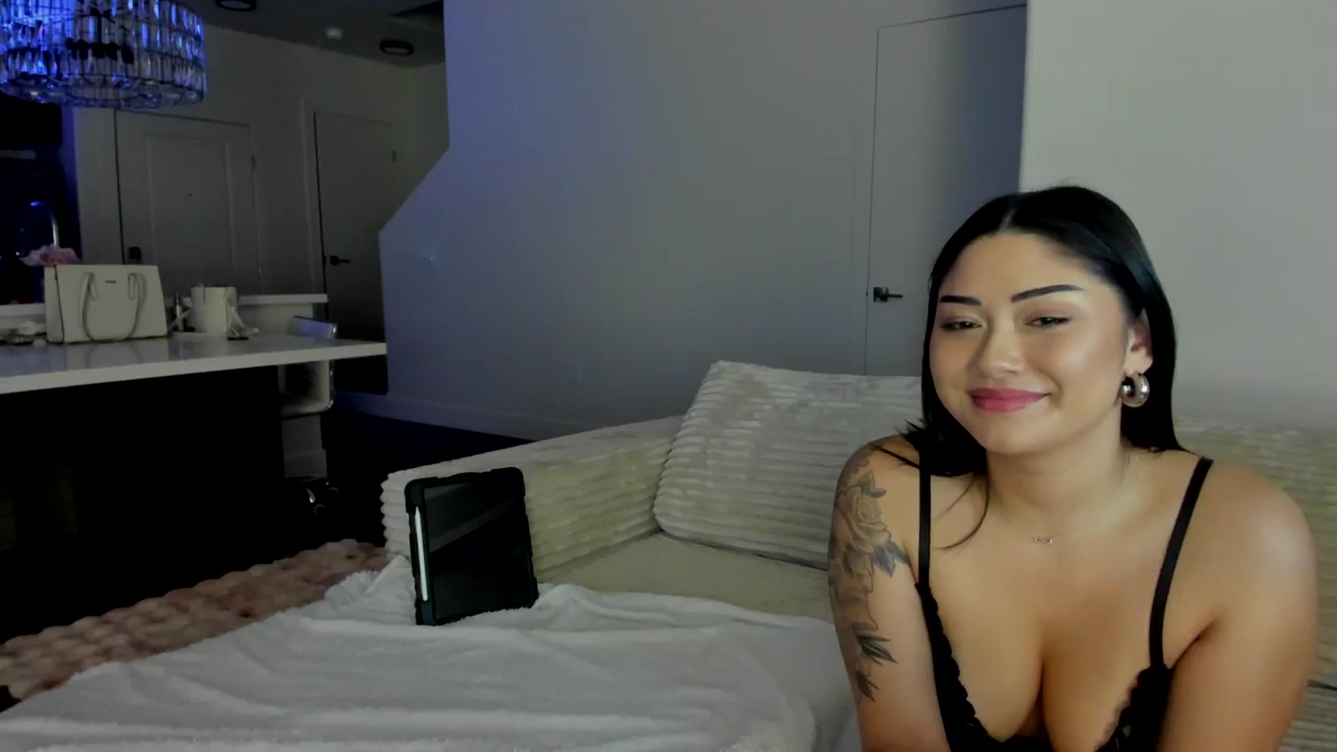 Gallery image thumbnail from YourGoddessLu's myfreecams stream on, 03/10/2026, 04:38 image 4 of 20