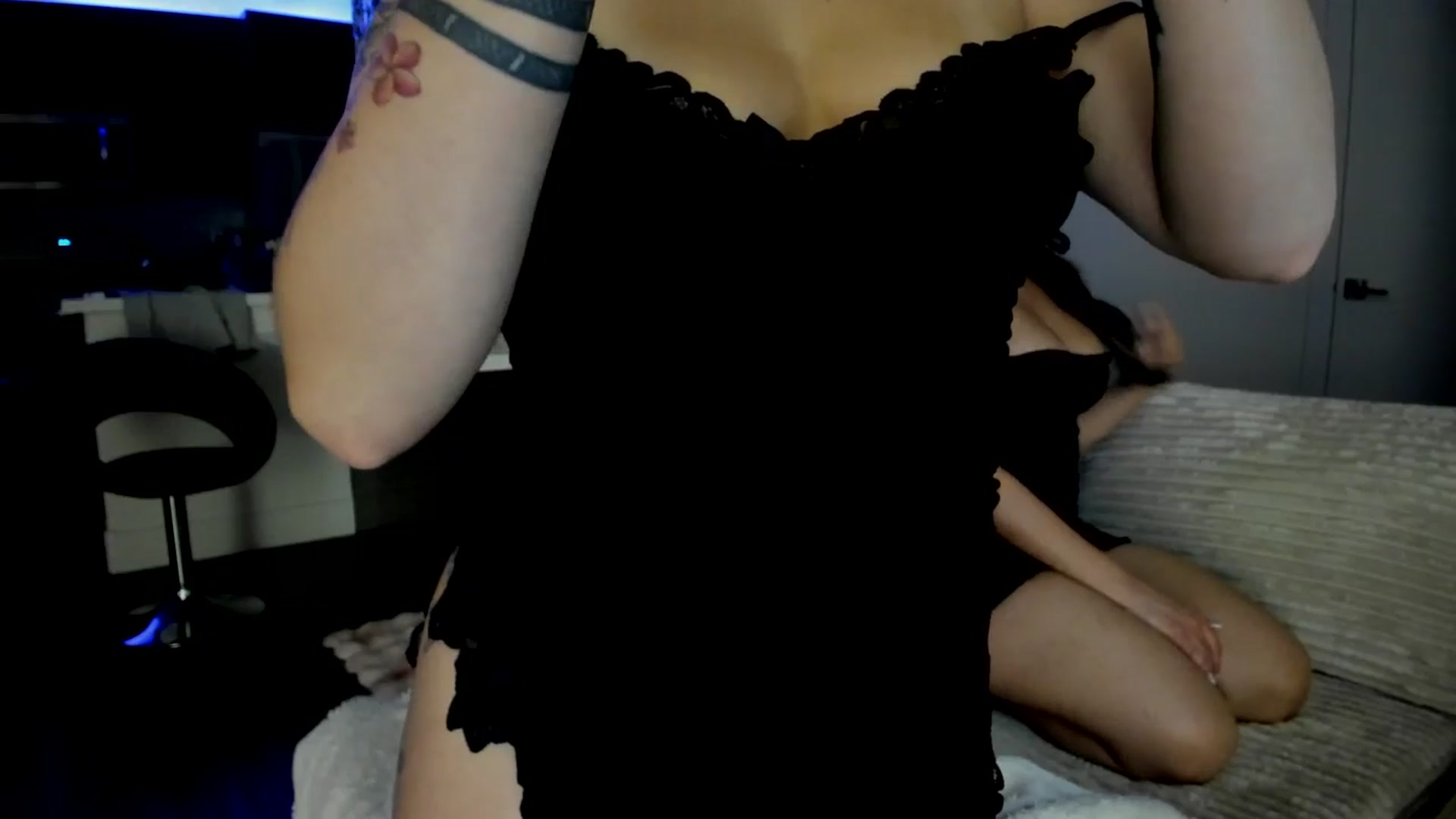 Gallery image thumbnail from YourGoddessLu's myfreecams stream on, 03/10/2026, 06:37 image 15 of 20