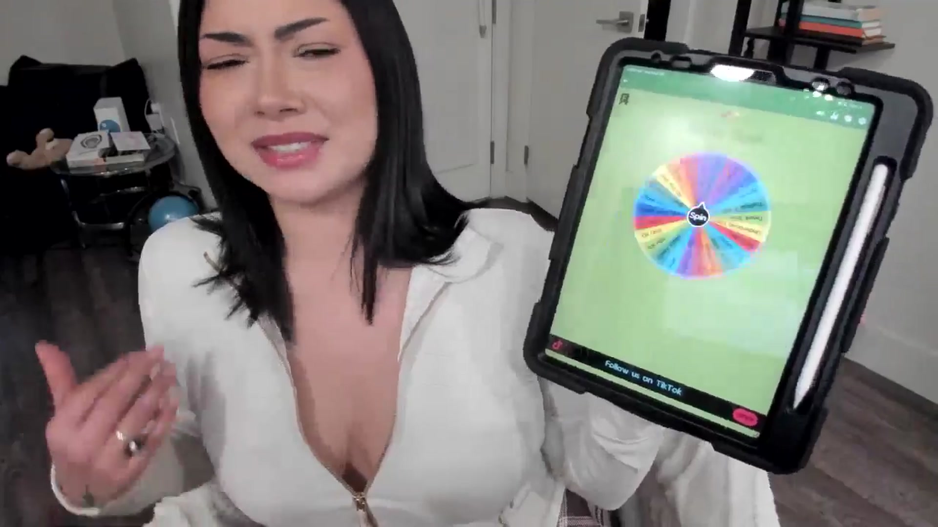 Gallery image thumbnail from YourGoddessLu's myfreecams stream on, 03/15/2026, 03:11 image 9 of 20