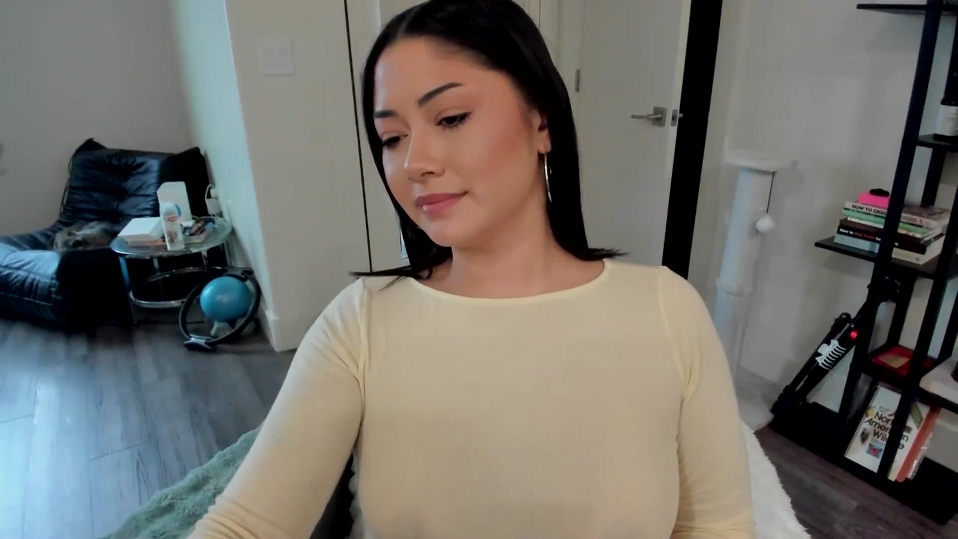 Gallery image thumbnail from YourGoddessLu's myfreecams stream on, 04/01/2026, 24:36 image 20 of 20