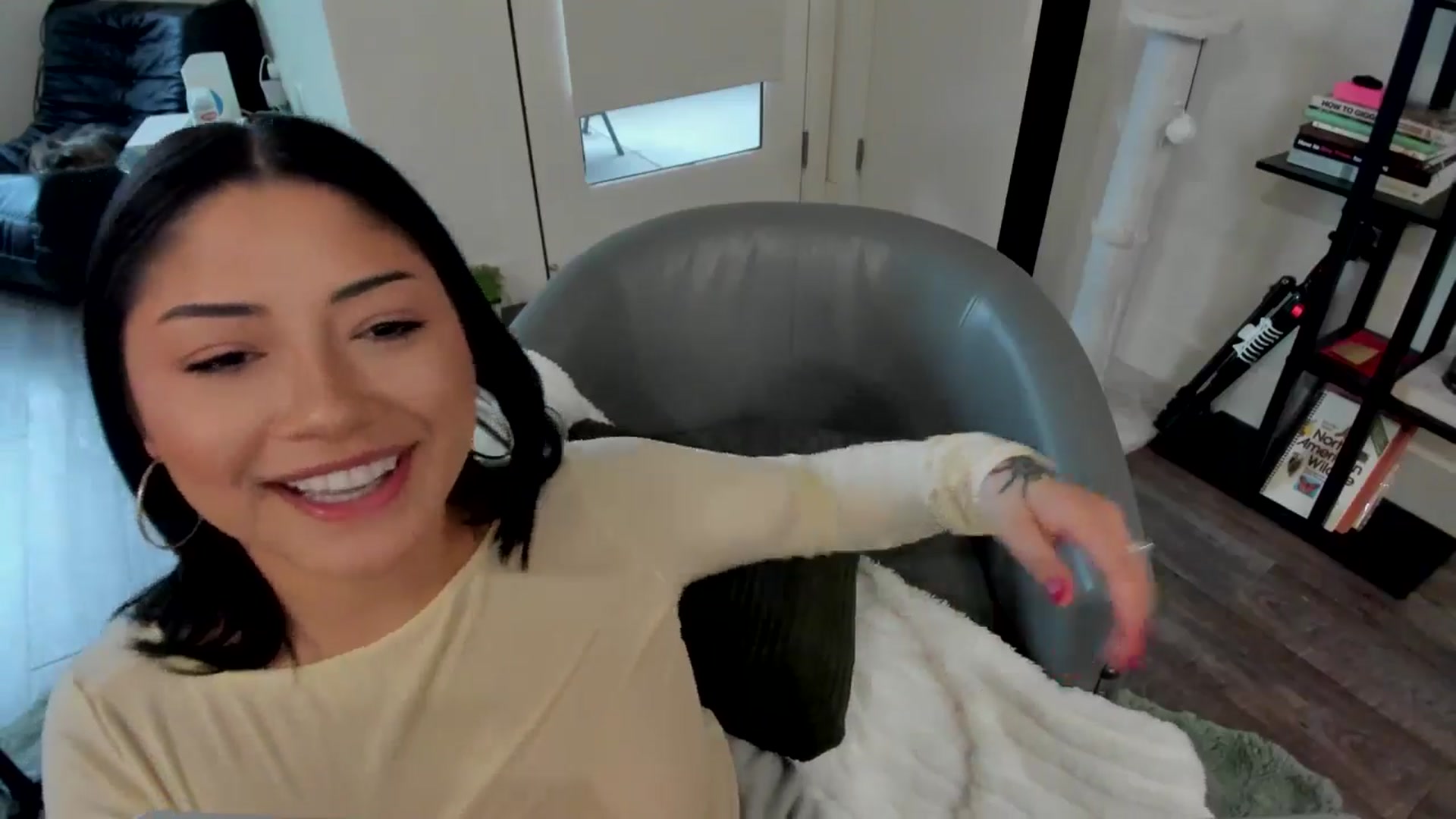 Gallery image thumbnail from YourGoddessLu's myfreecams stream on, 04/01/2026, 24:36 image 19 of 20