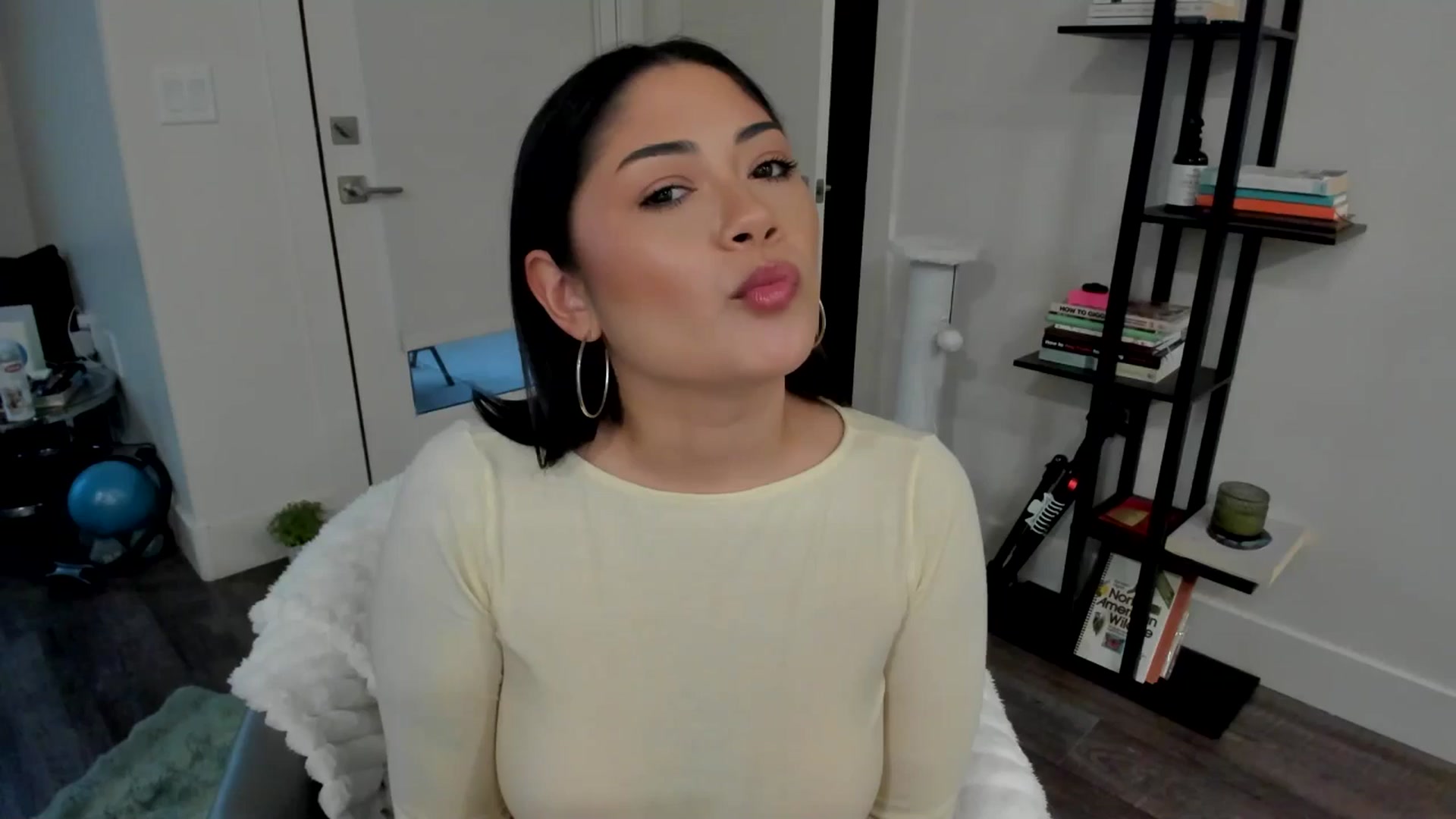 Gallery image thumbnail from YourGoddessLu's myfreecams stream on, 04/01/2026, 01:58 image 16 of 20