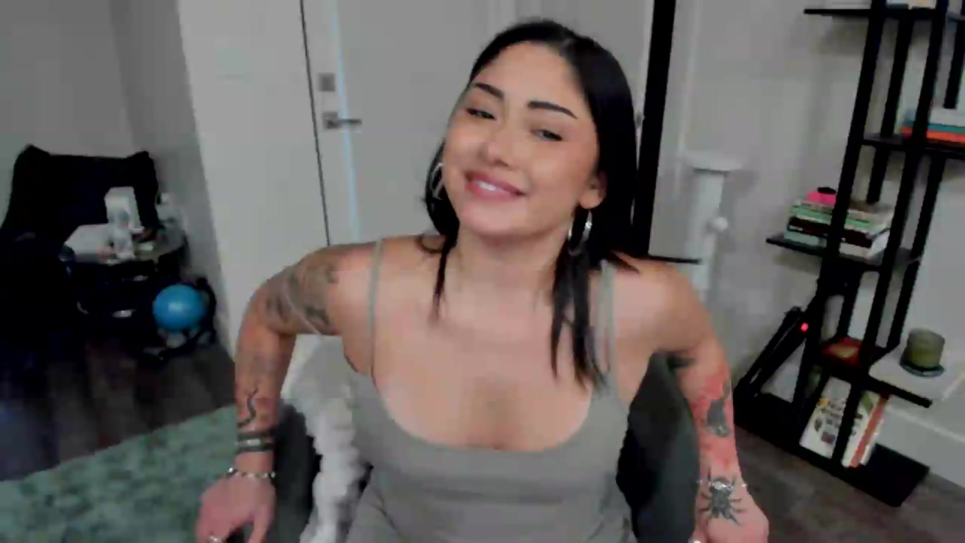 Gallery image thumbnail from YourGoddessLu's myfreecams stream on, 04/03/2026, 02:00 image 18 of 20
