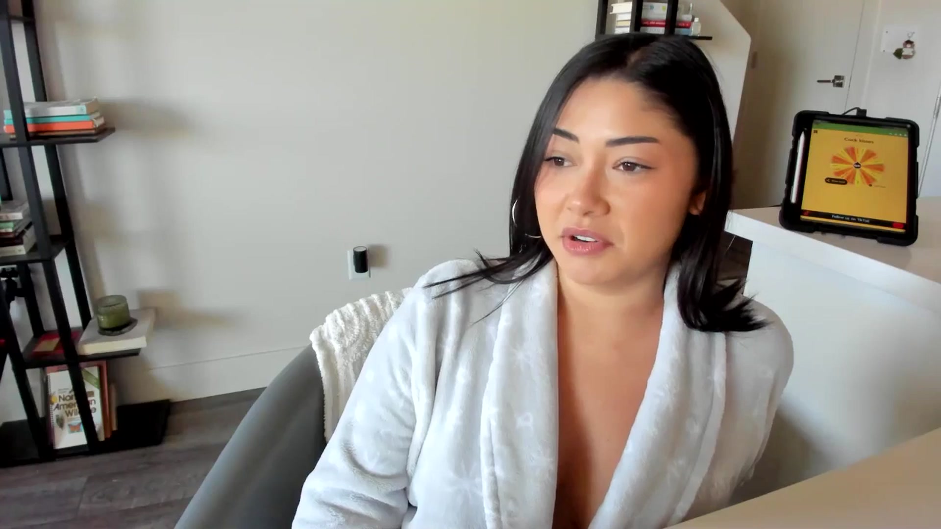 Gallery image thumbnail from YourGoddessLu's myfreecams stream on, 04/07/2026, 20:37 image 4 of 20