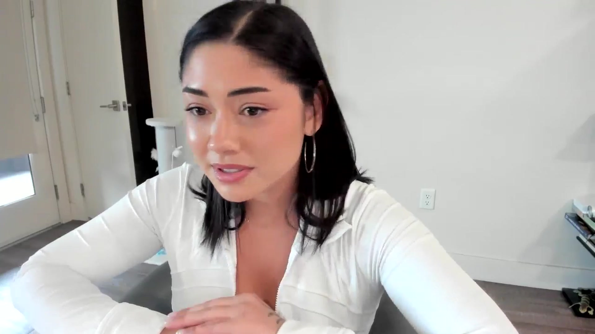 Gallery image thumbnail from YourGoddessLu's myfreecams stream on, 04/13/2026, 24:32 image 16 of 20
