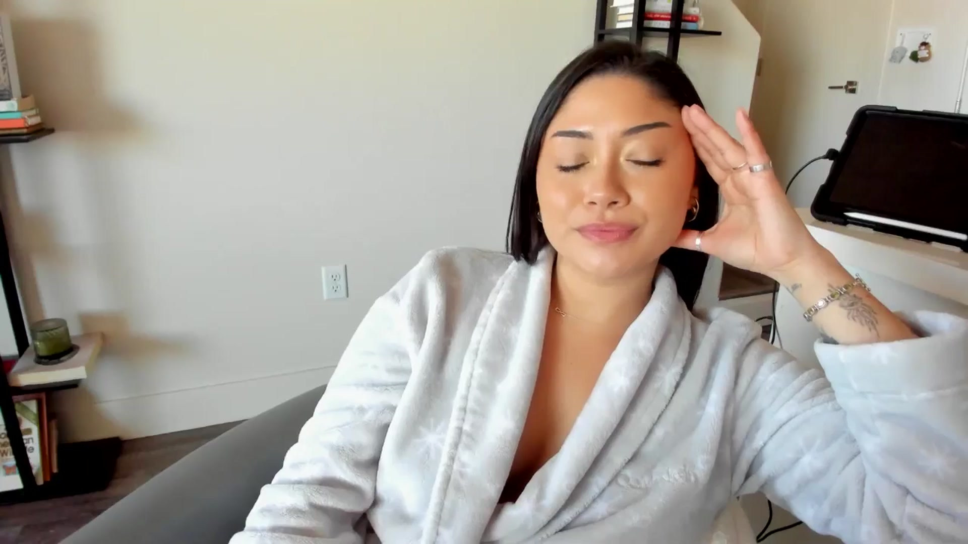 Gallery image thumbnail from YourGoddessLu's myfreecams stream on, 04/14/2026, 21:49 image 14 of 20