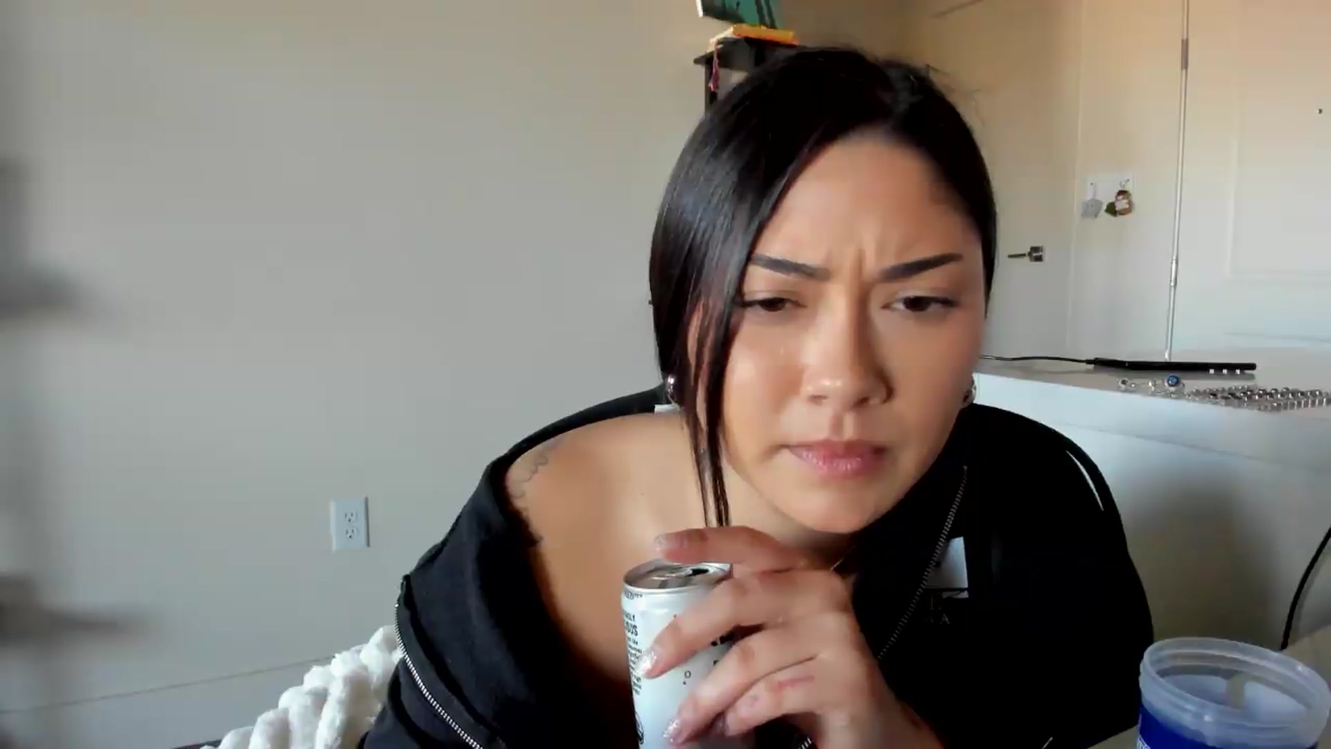 Gallery image thumbnail from YourGoddessLu's myfreecams stream on, 04/18/2026, 01:57 image 11 of 20