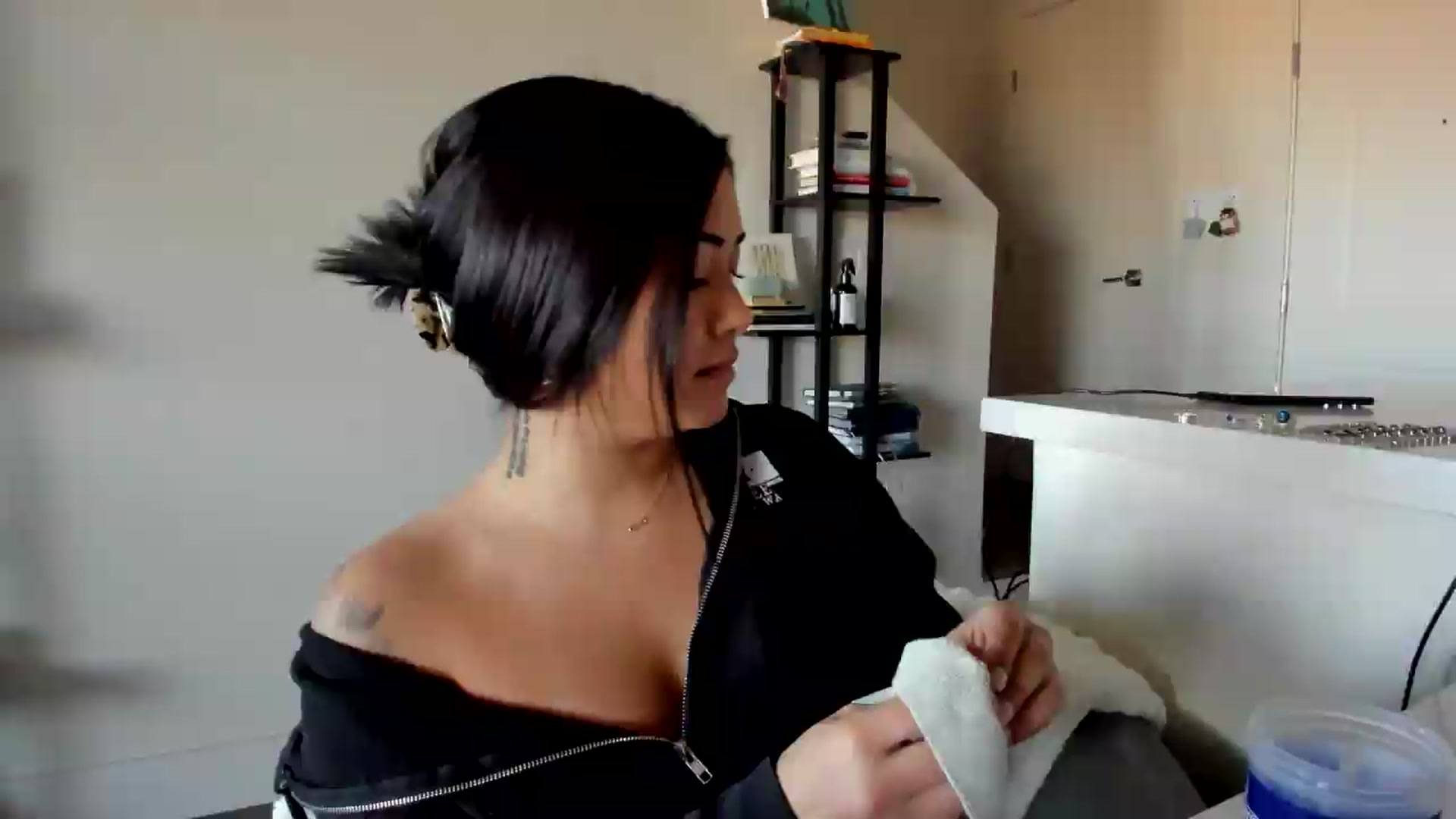 Gallery image thumbnail from YourGoddessLu's myfreecams stream on, 04/18/2026, 01:57 image 12 of 20