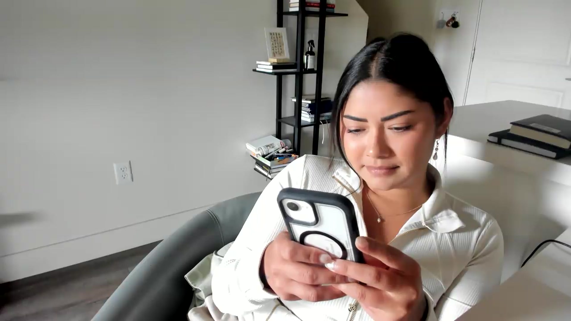 Gallery image thumbnail from YourGoddessLu's myfreecams stream on, 04/25/2026, 19:35 image 7 of 20