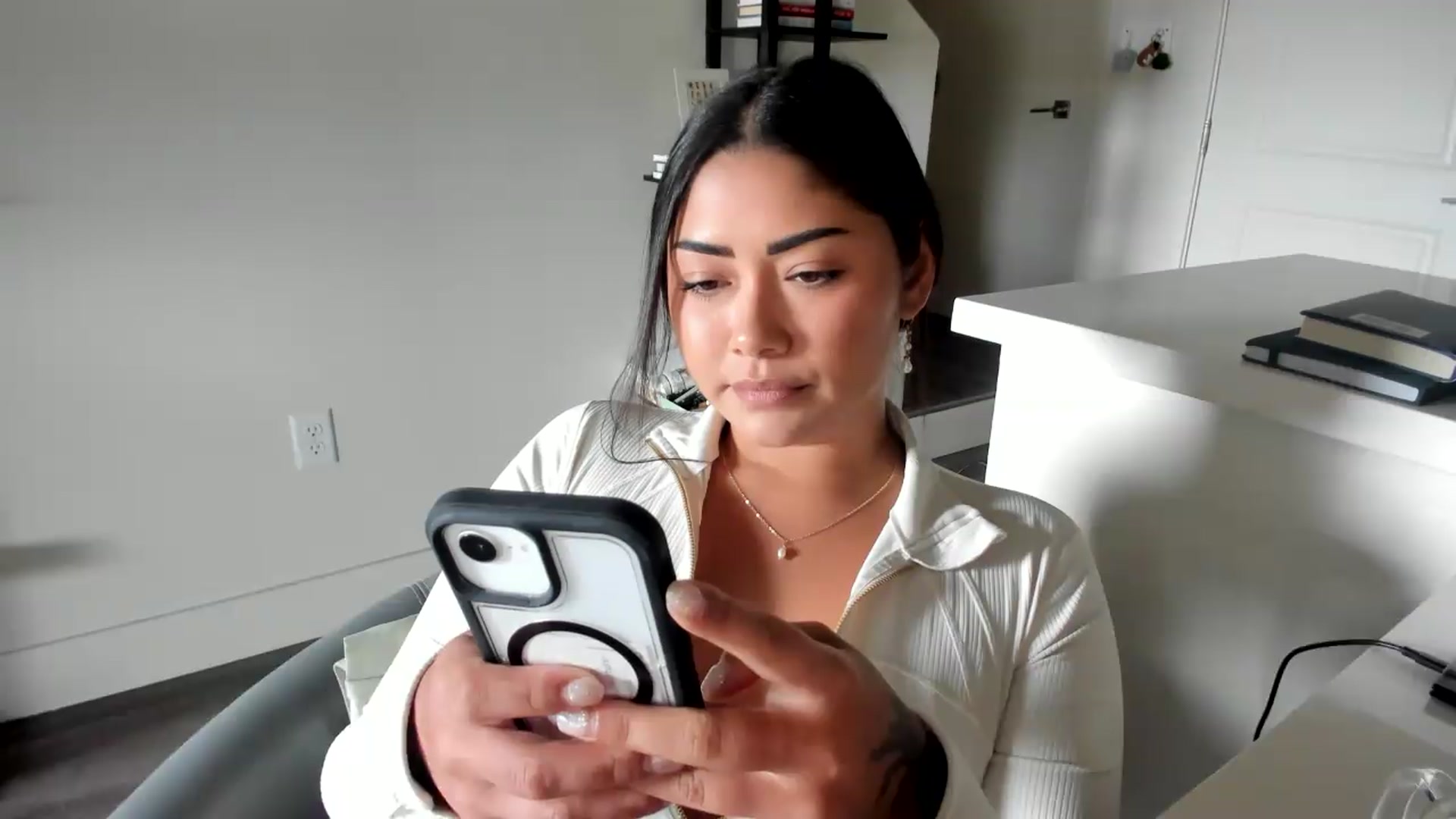 Gallery image thumbnail from YourGoddessLu's myfreecams stream on, 04/25/2026, 19:35 image 18 of 20