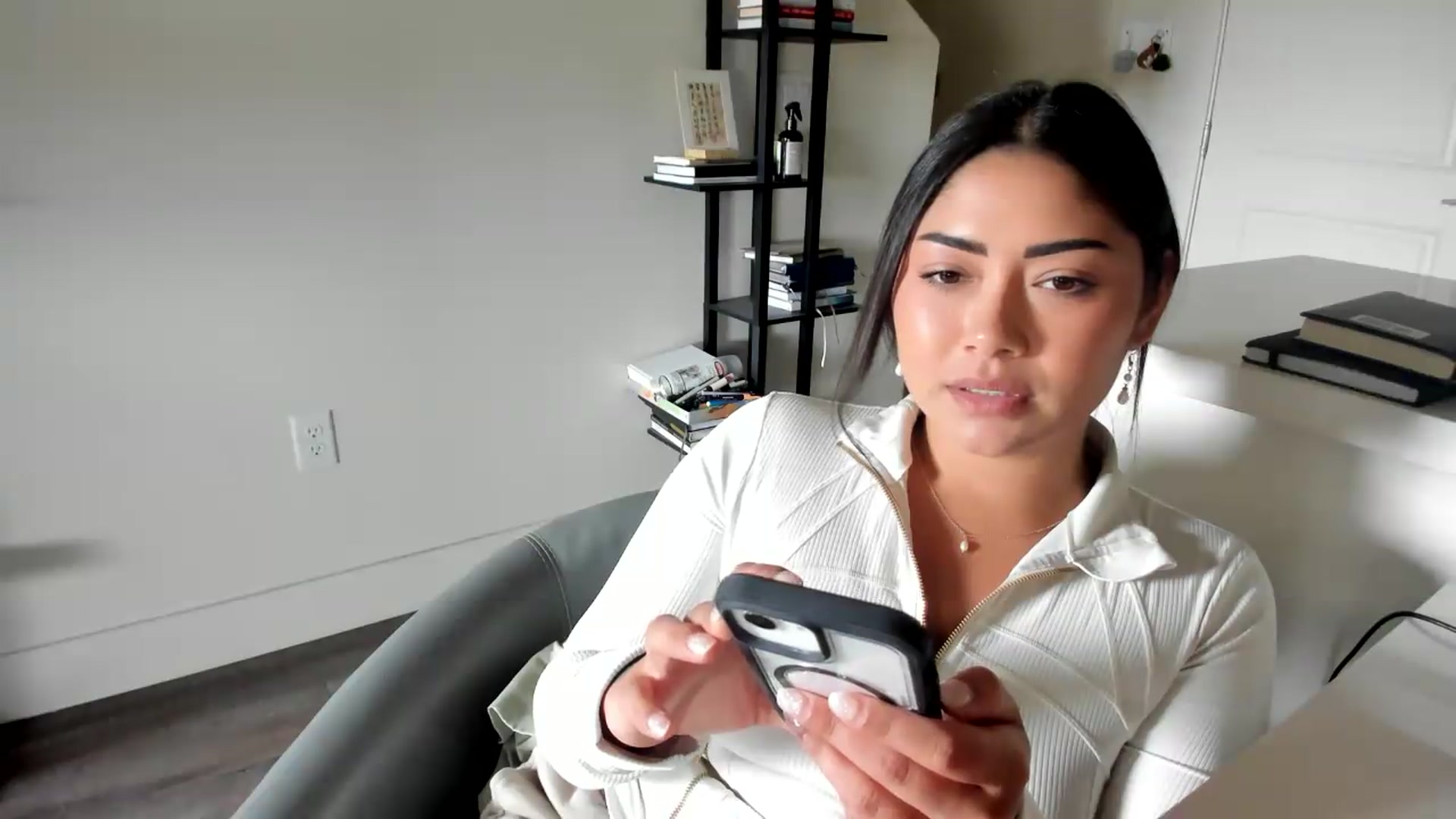 Gallery image thumbnail from YourGoddessLu's myfreecams stream on, 04/25/2026, 19:35 image 5 of 20