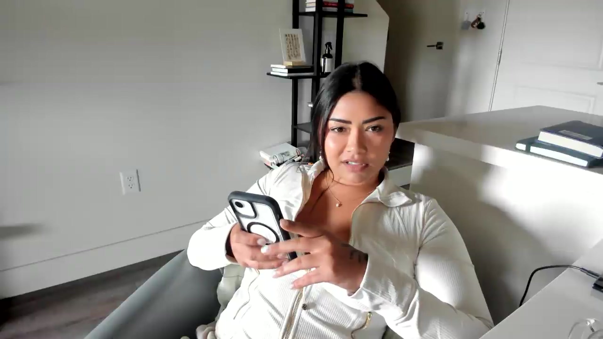 Gallery image thumbnail from YourGoddessLu's myfreecams stream on, 04/25/2026, 19:35 image 15 of 20