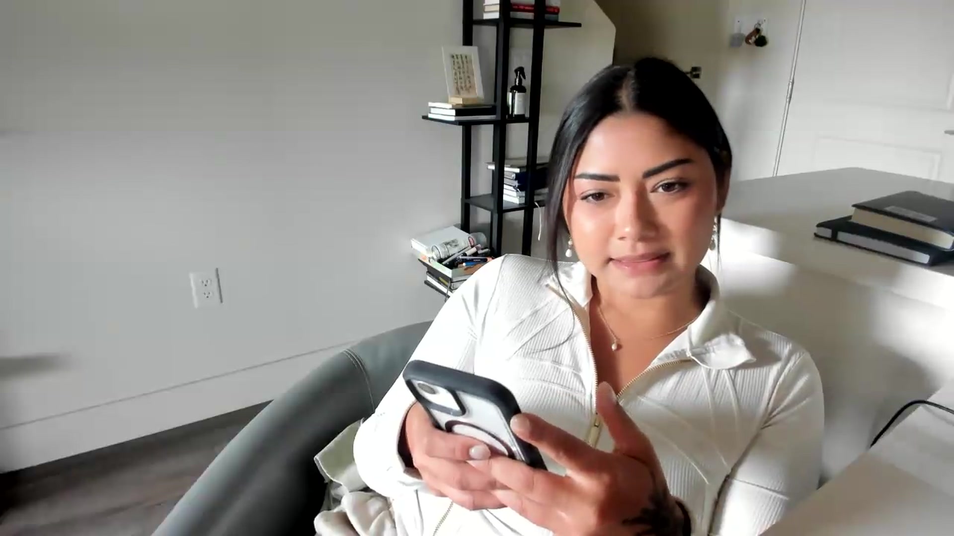 Gallery image thumbnail from YourGoddessLu's myfreecams stream on, 04/25/2026, 19:35 image 6 of 20